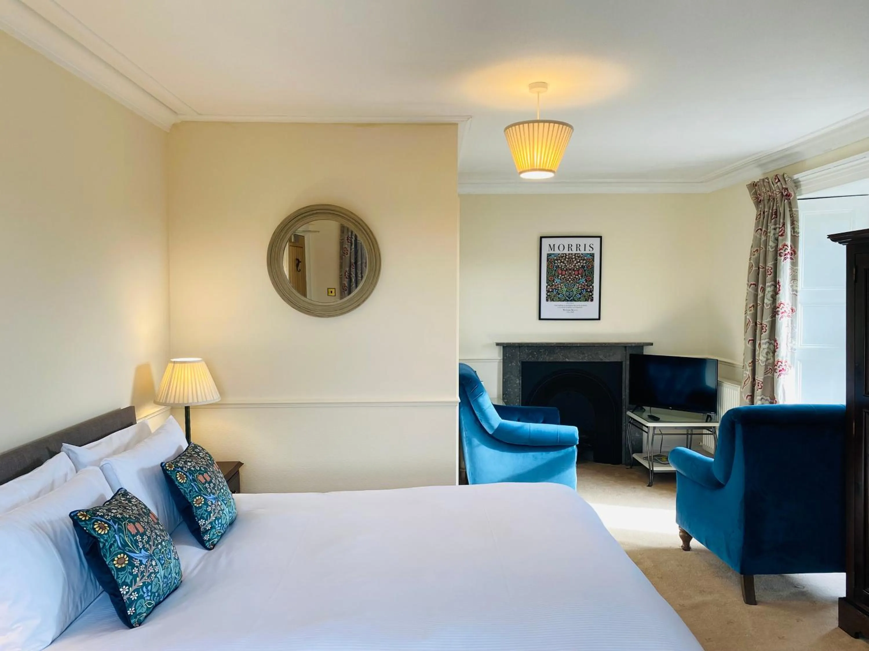 Superior King Room in Middle House