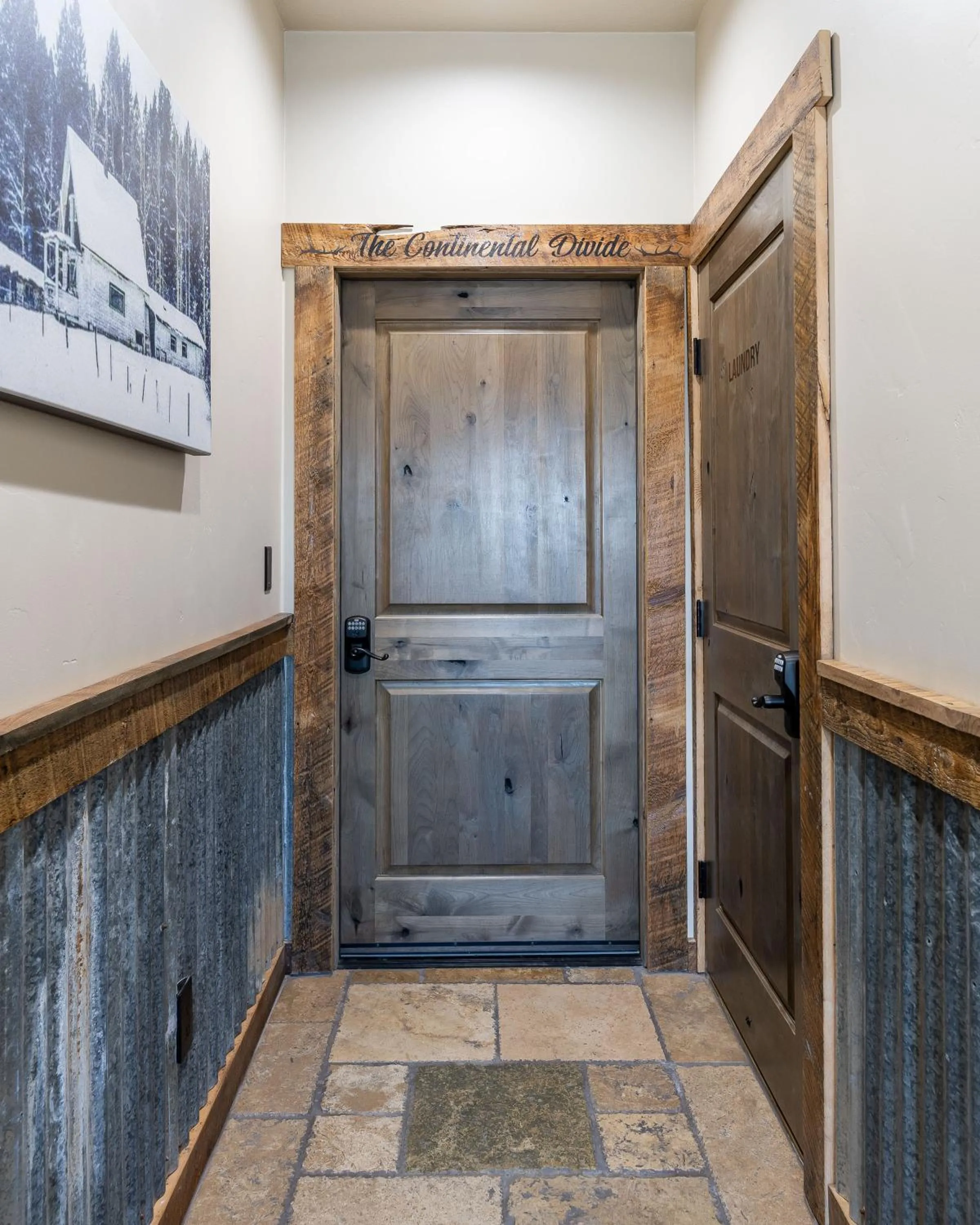 Facade/entrance in The Adventure Inn Yellowstone