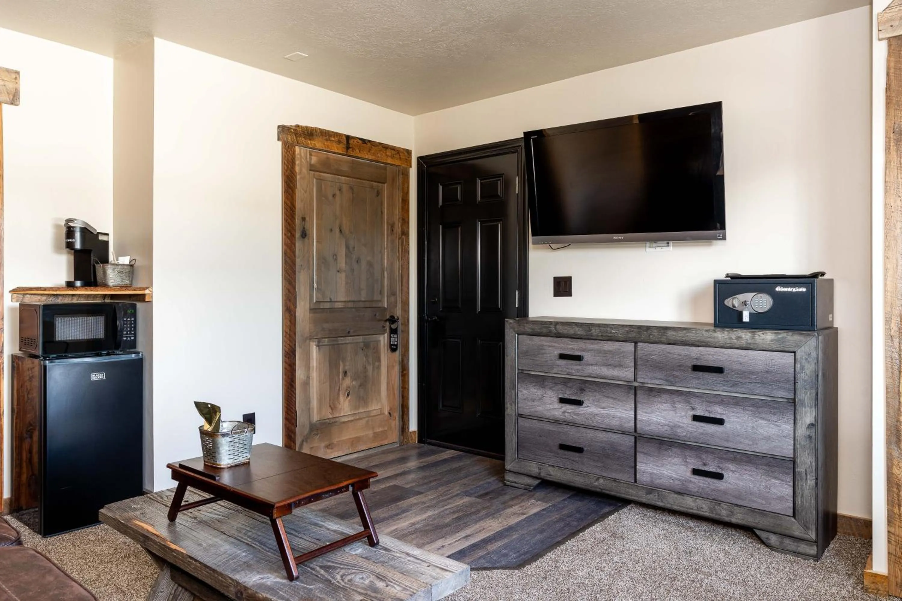 TV and multimedia in The Adventure Inn Yellowstone