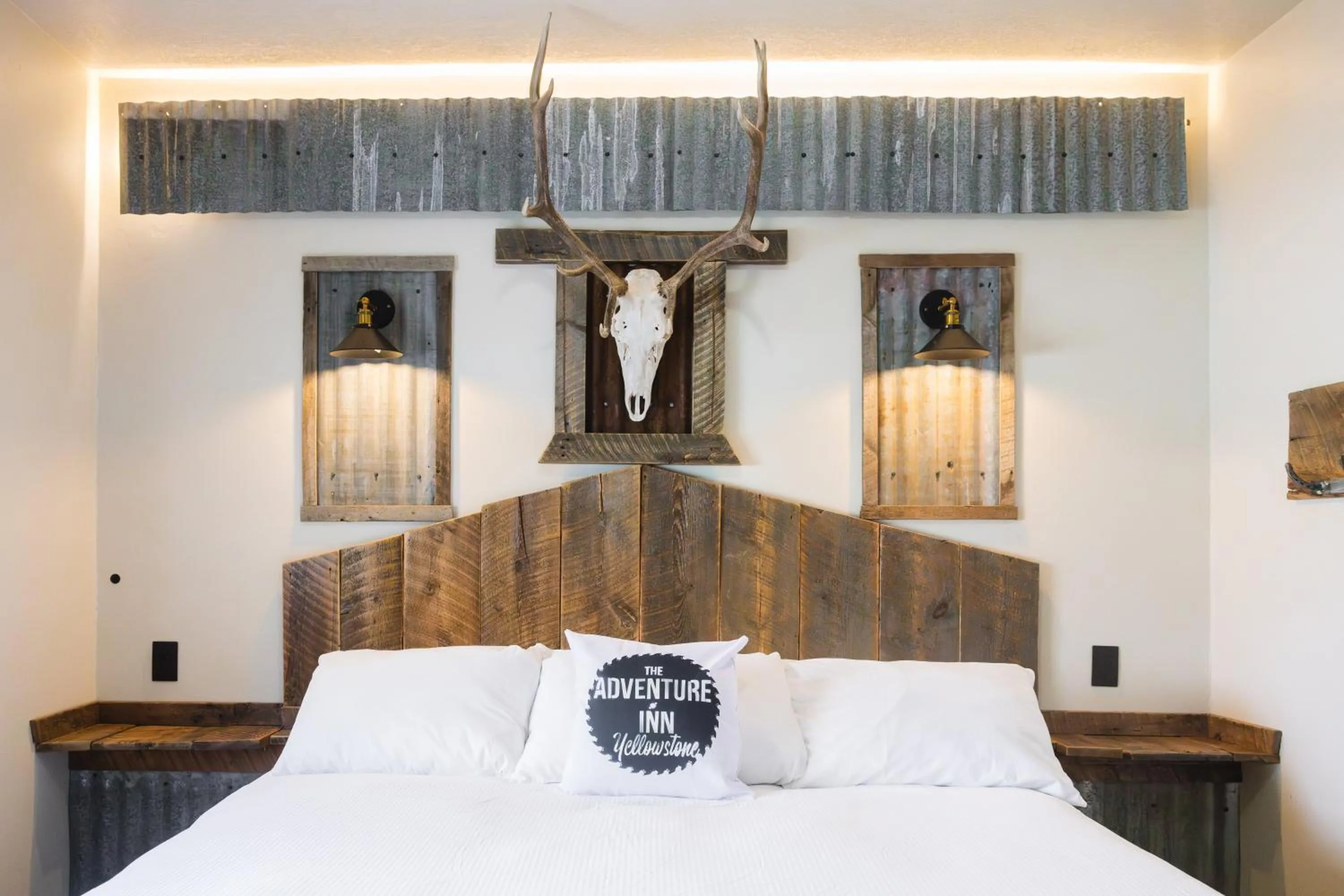 Bed in The Adventure Inn Yellowstone