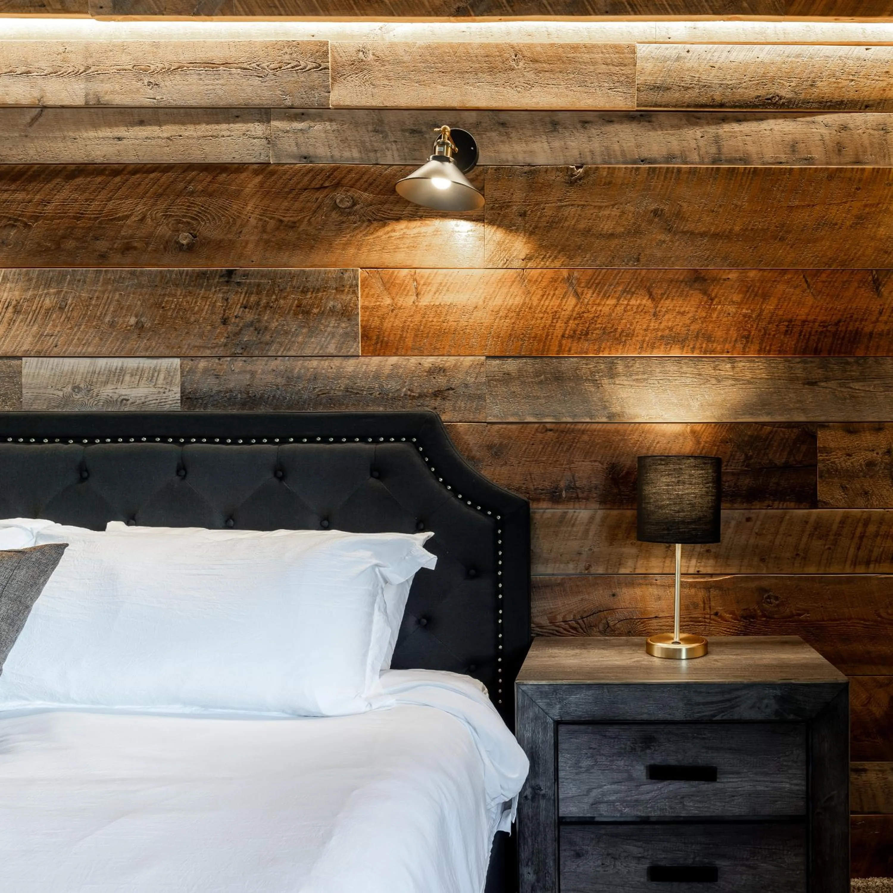 Bed in The Adventure Inn Yellowstone