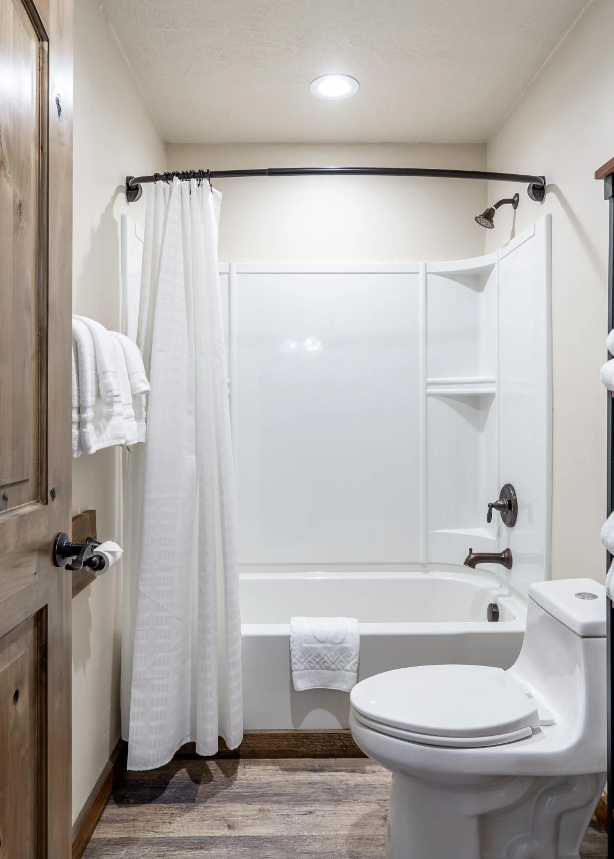 Shower in The Adventure Inn Yellowstone