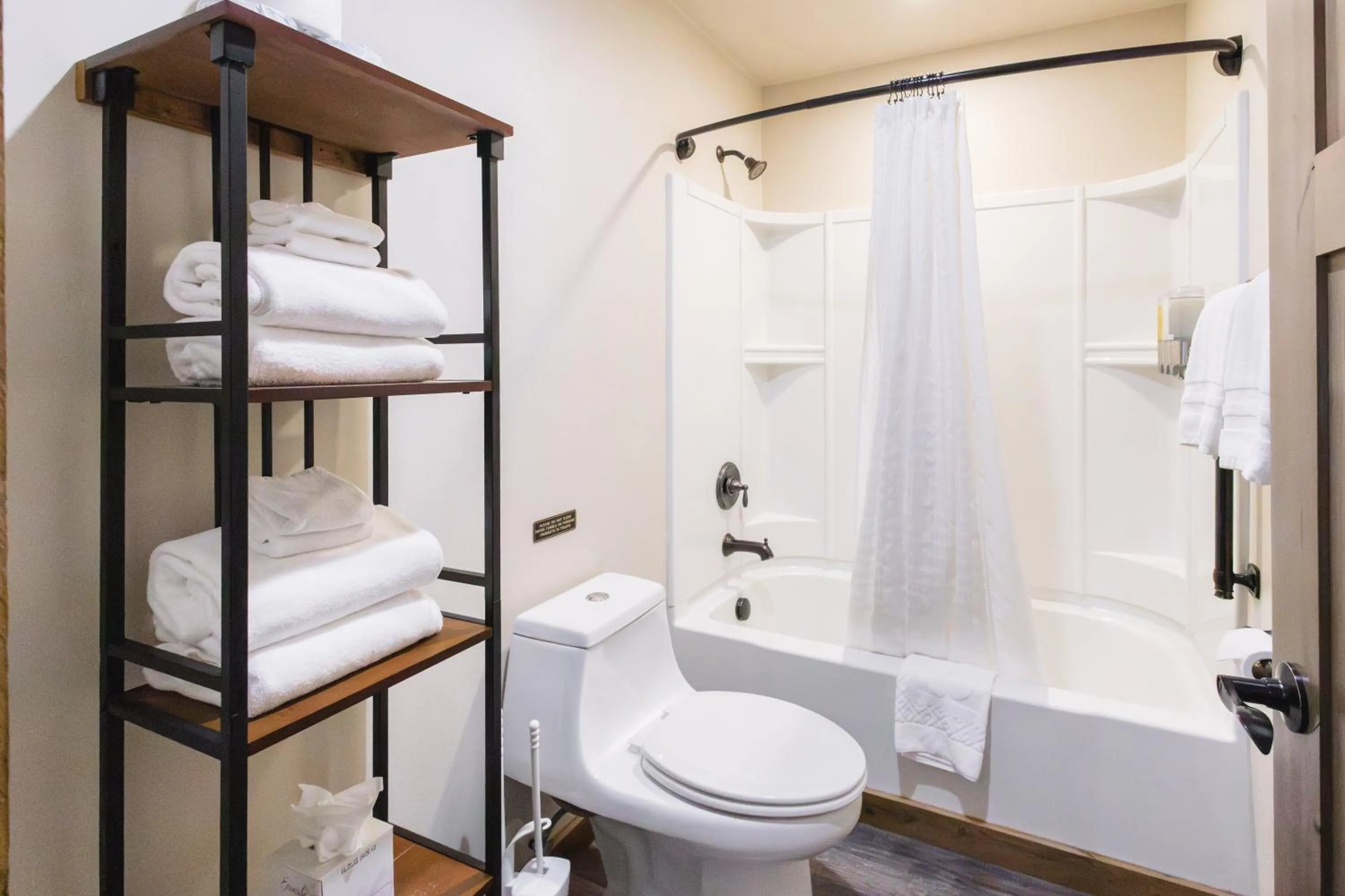 Shower in The Adventure Inn Yellowstone