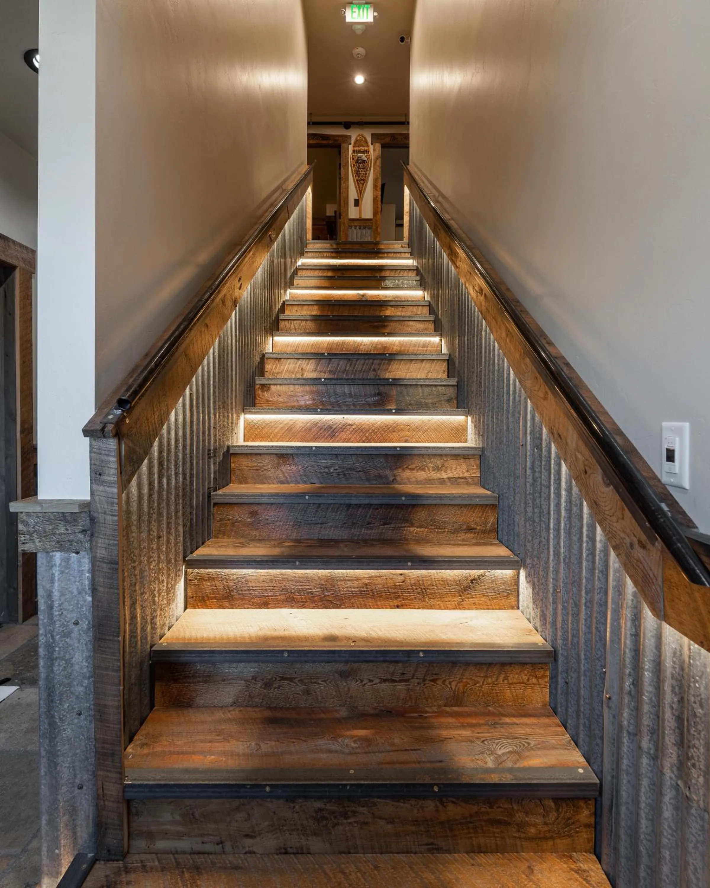Facade/entrance in The Adventure Inn Yellowstone