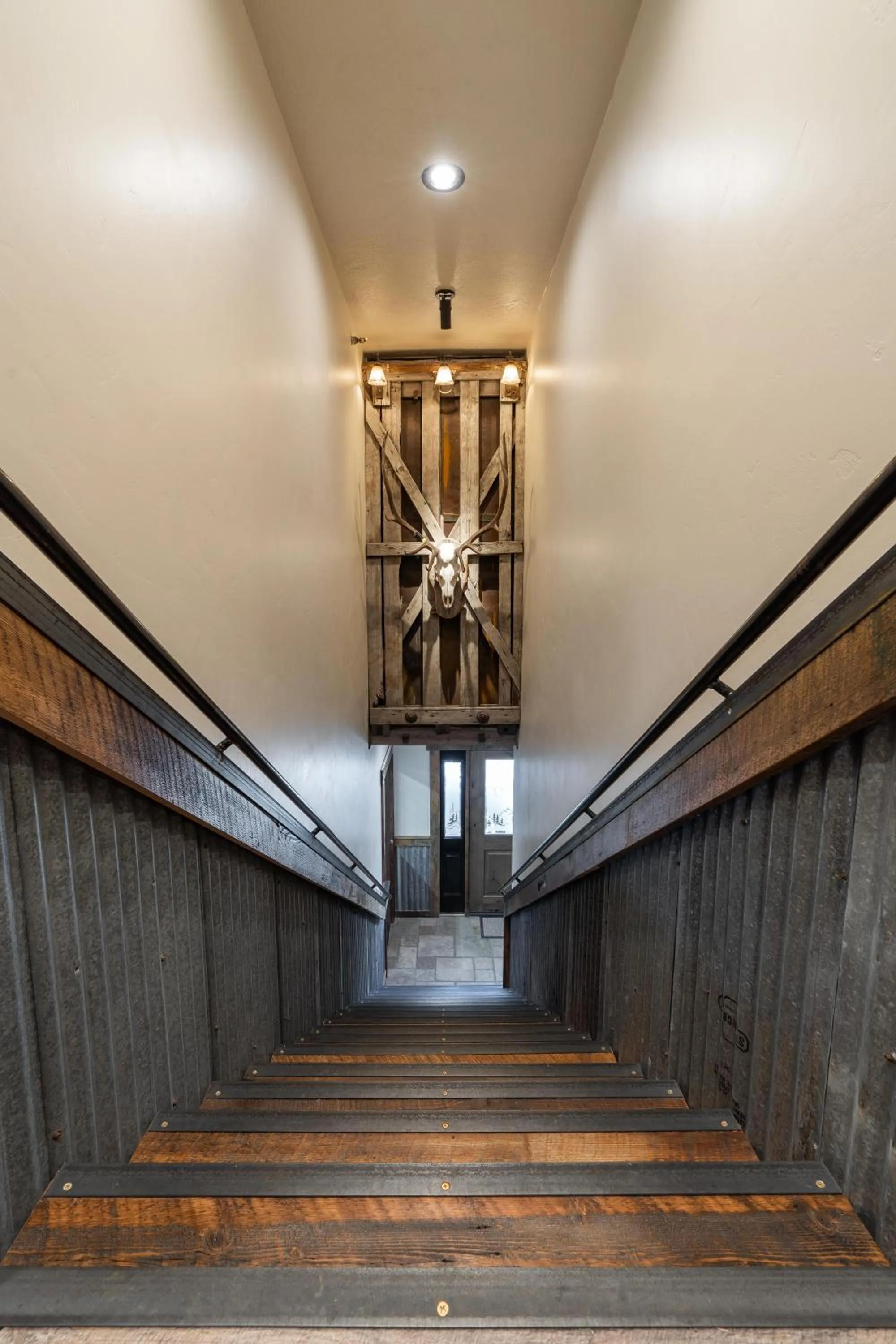 Facade/entrance in The Adventure Inn Yellowstone