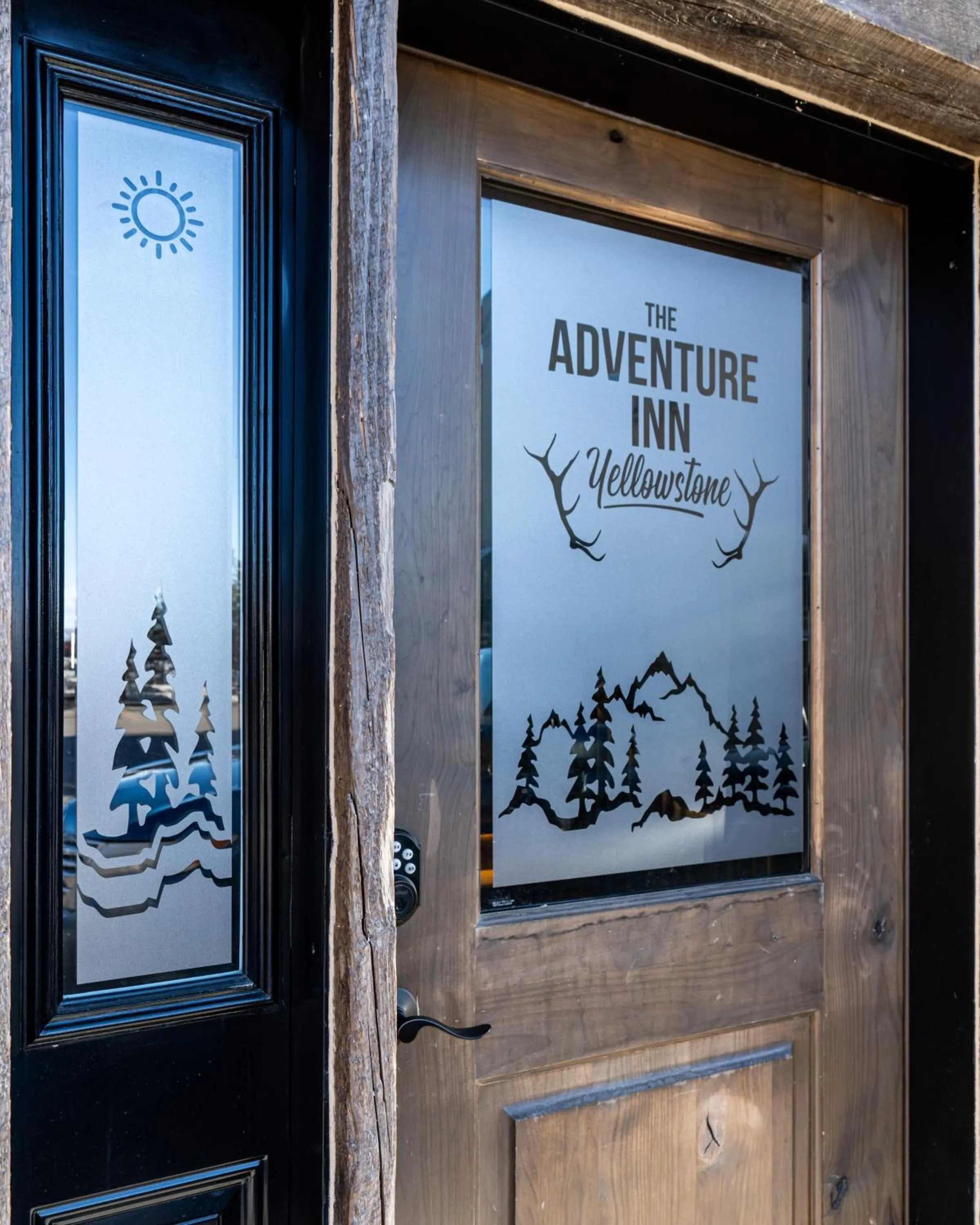 Facade/entrance in The Adventure Inn Yellowstone