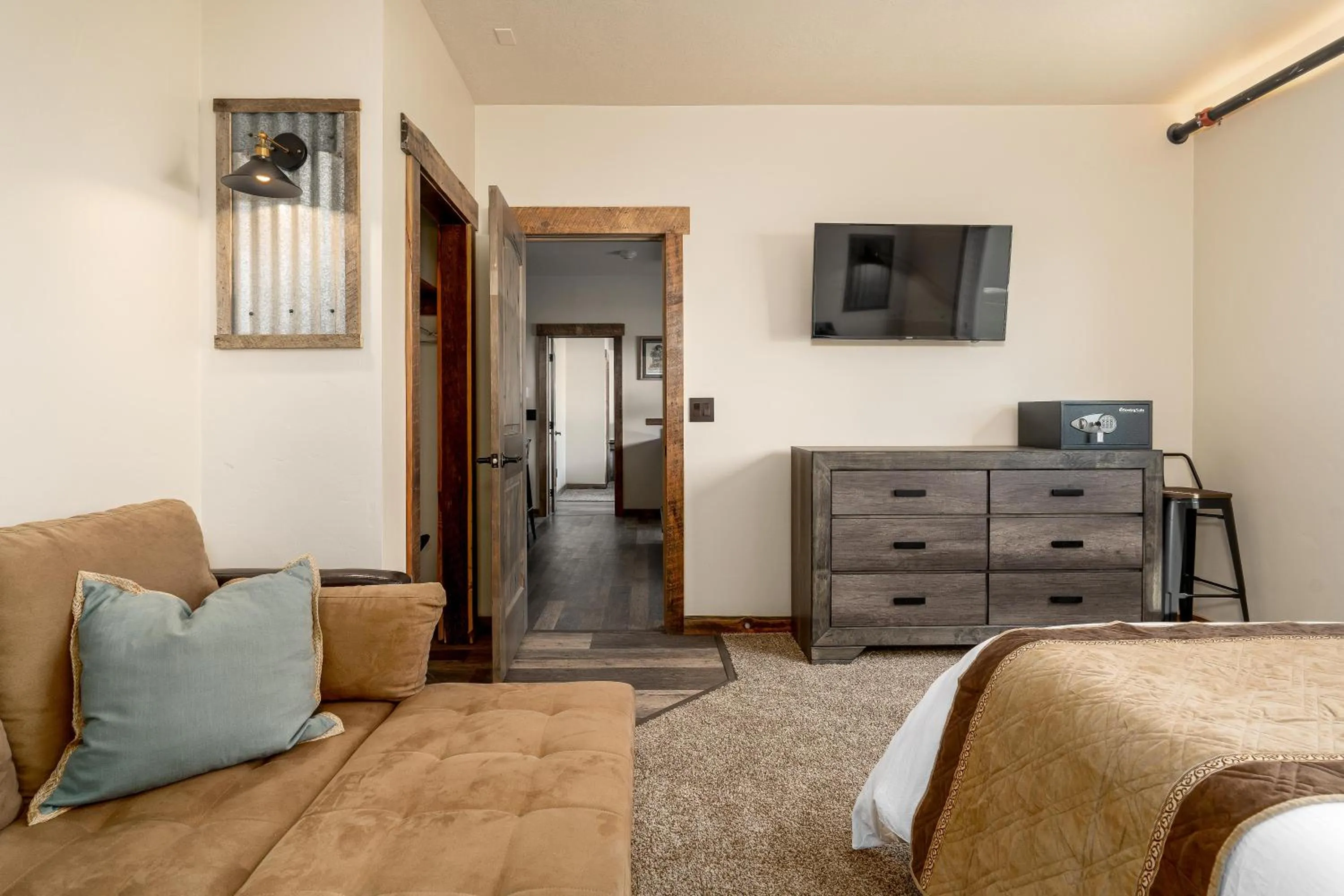 Bed in The Adventure Inn Yellowstone