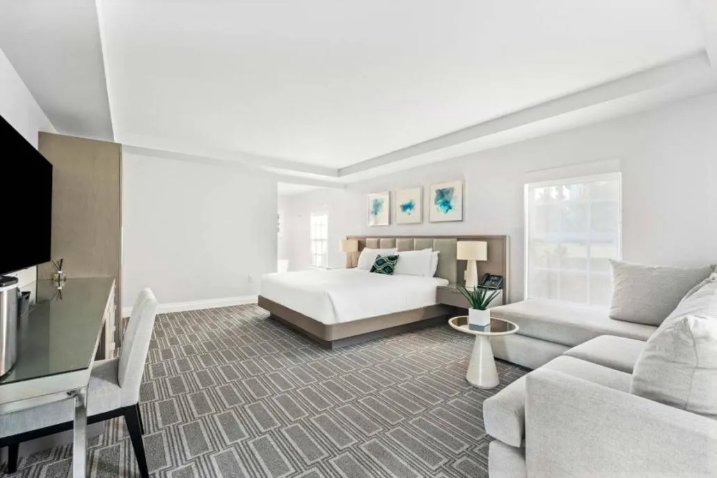 Bed in The Pillars Hotel & Club