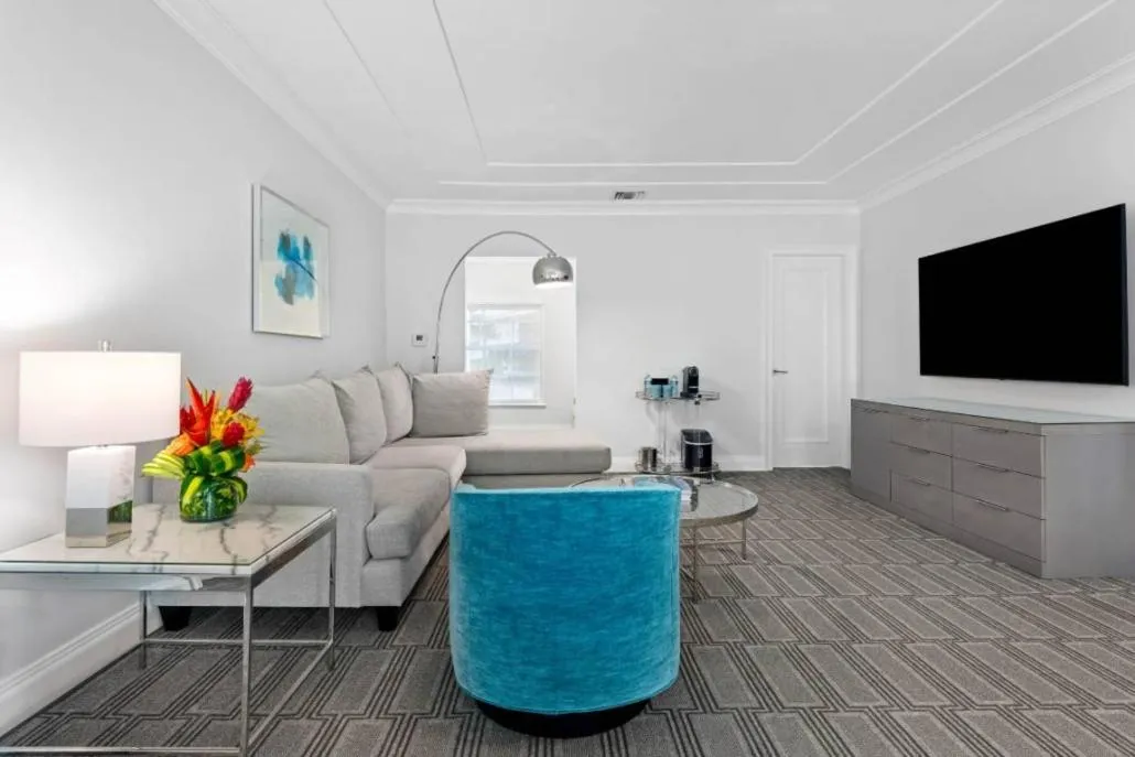 The Pillars Hotel & Club