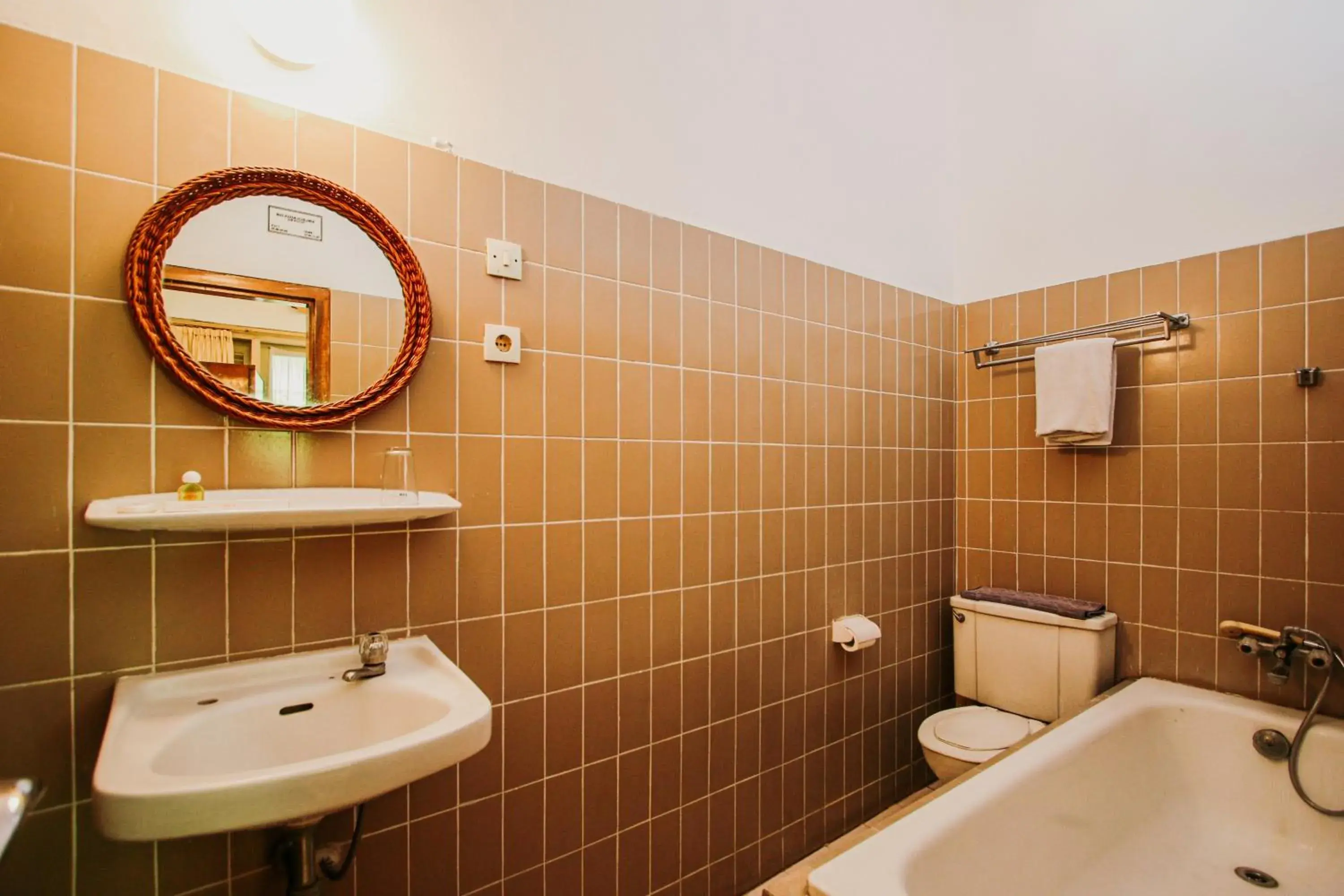 Single Room in Hotel Bumi Asih Gedung Sate Bandung Single Room in Hotel Bumi Asih Gedung Sate Bandung