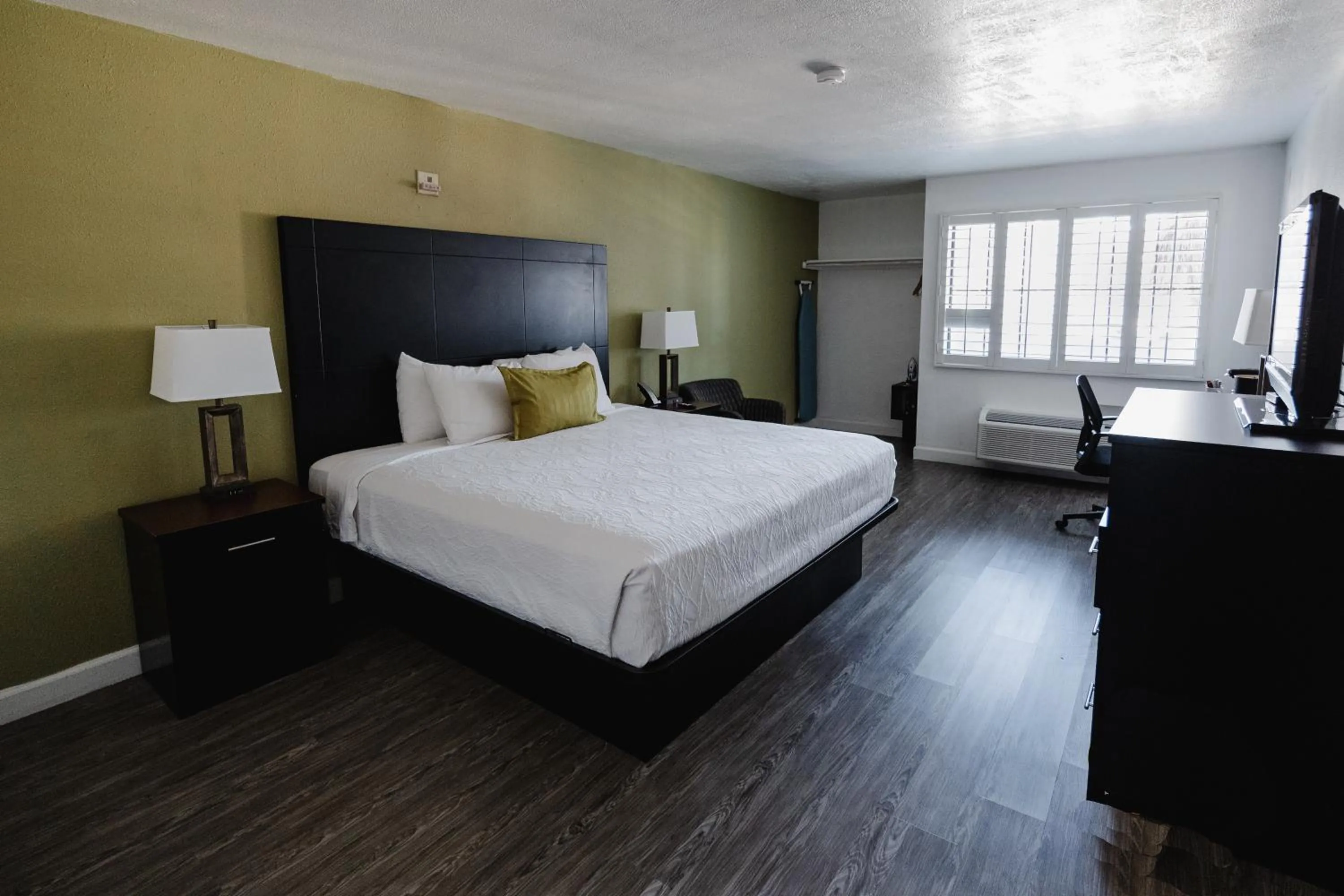 Bed in Old Town Western Inn