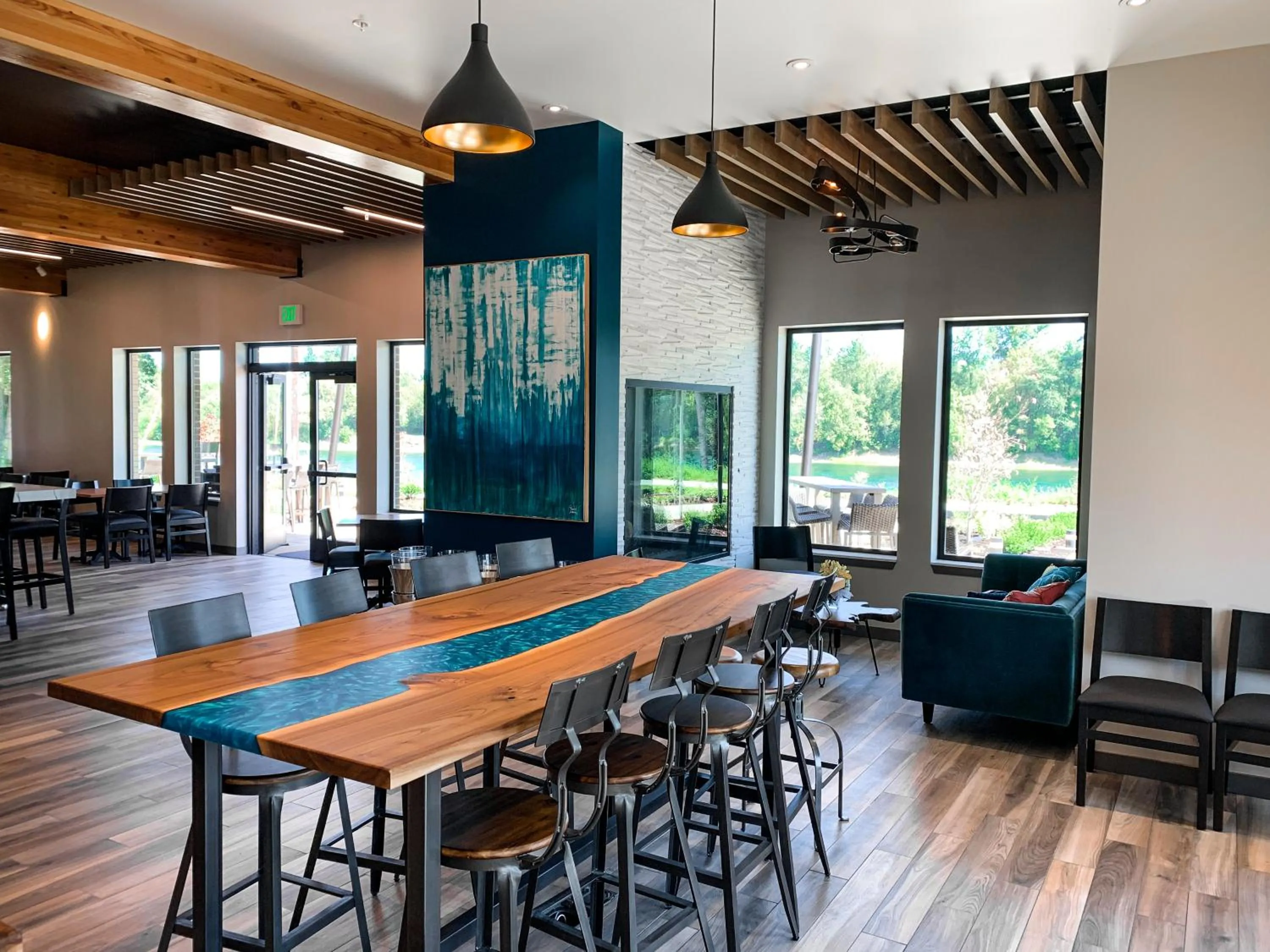 Restaurant/places to eat in The Independence Hotel