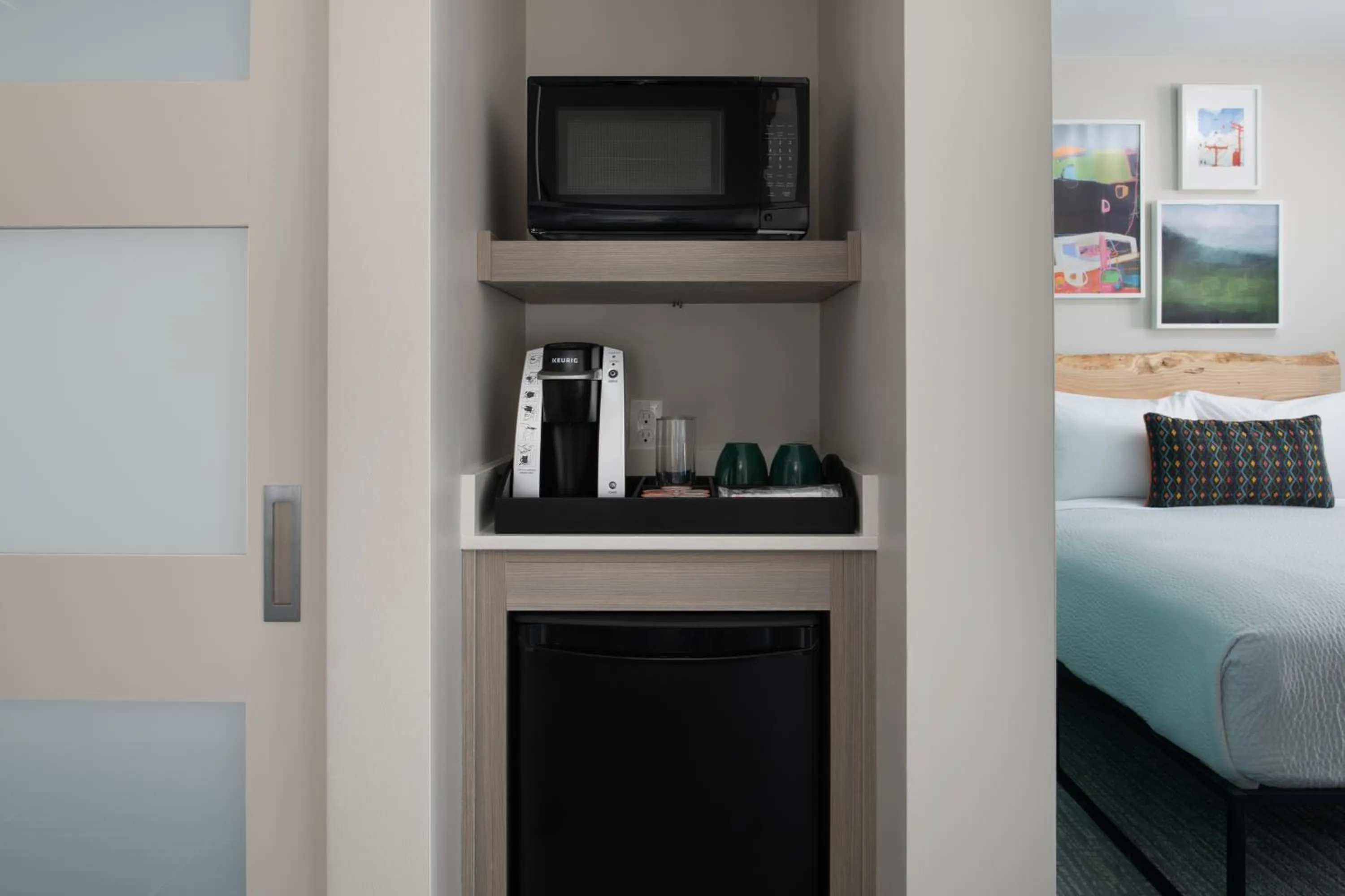 Coffee/tea facilities, Bed in The Independence Hotel