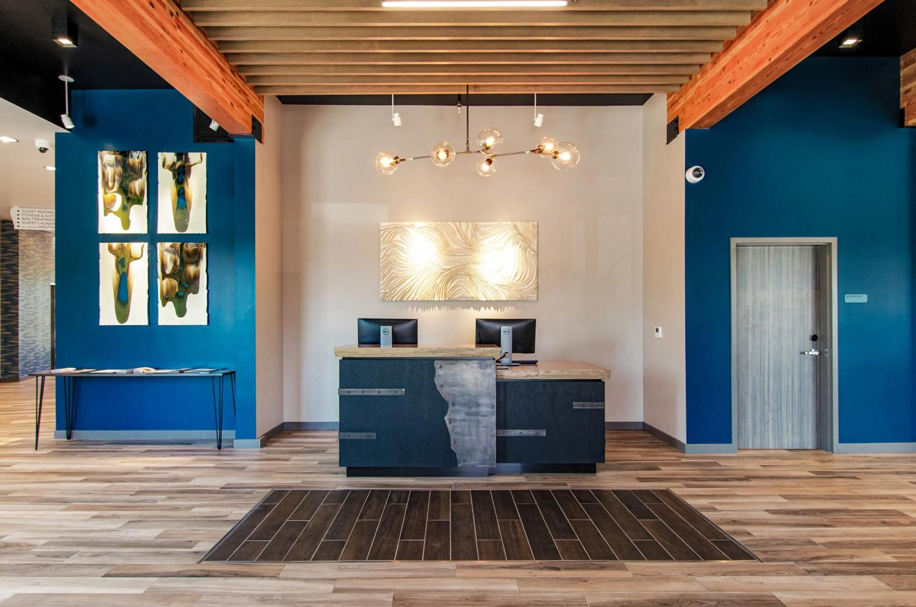 Lobby or reception in The Independence Hotel