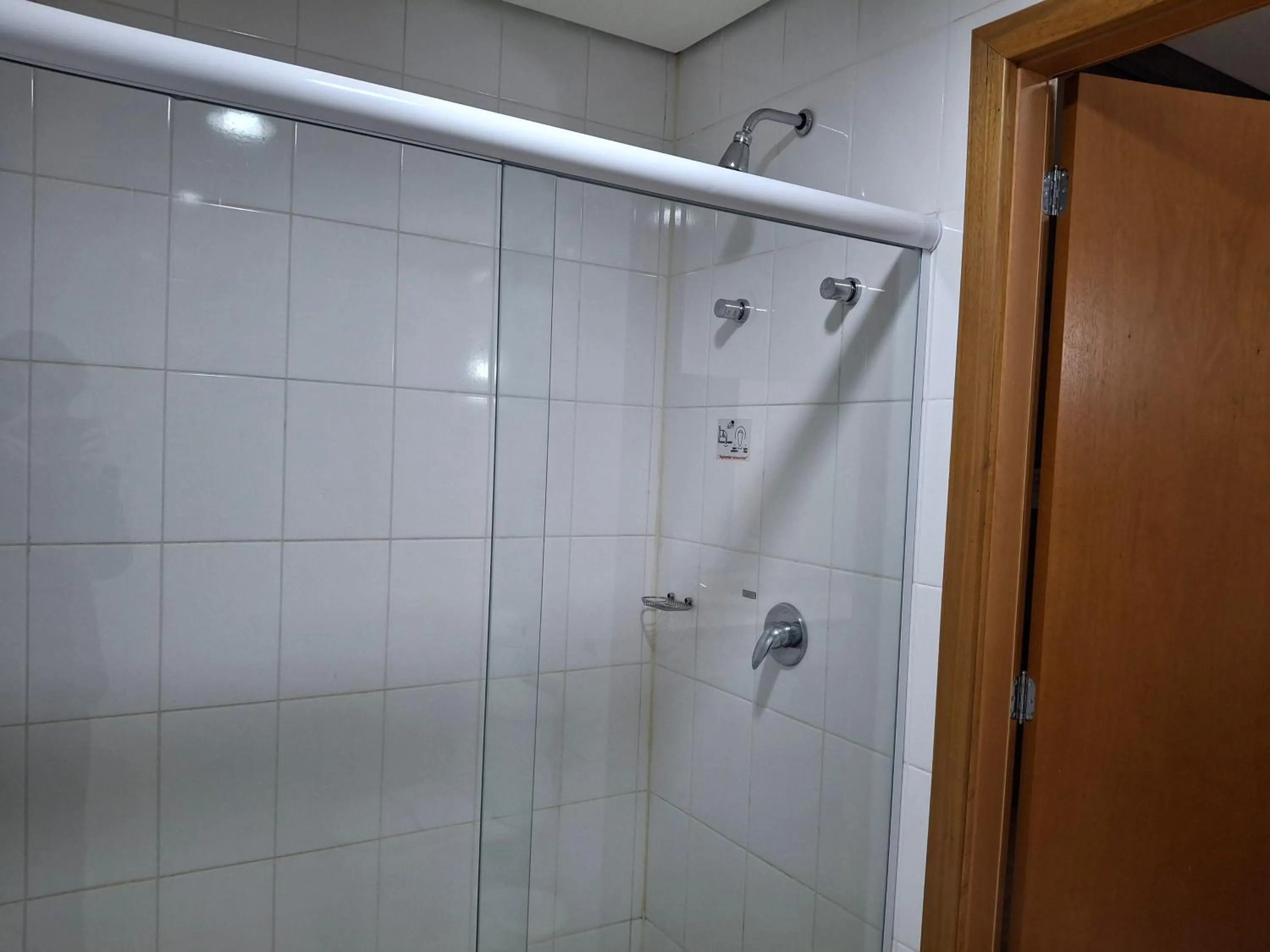 Shower in Ônix Inn Hotel Cravinhos