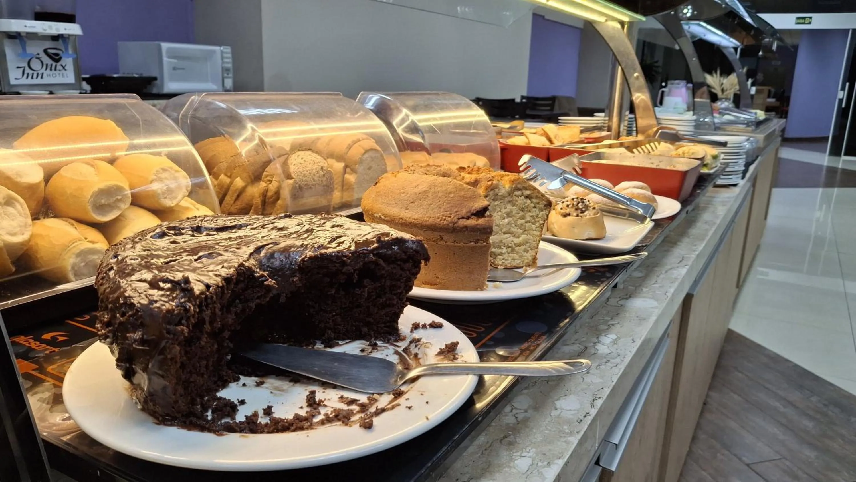 Continental breakfast in Ônix Inn Hotel Cravinhos