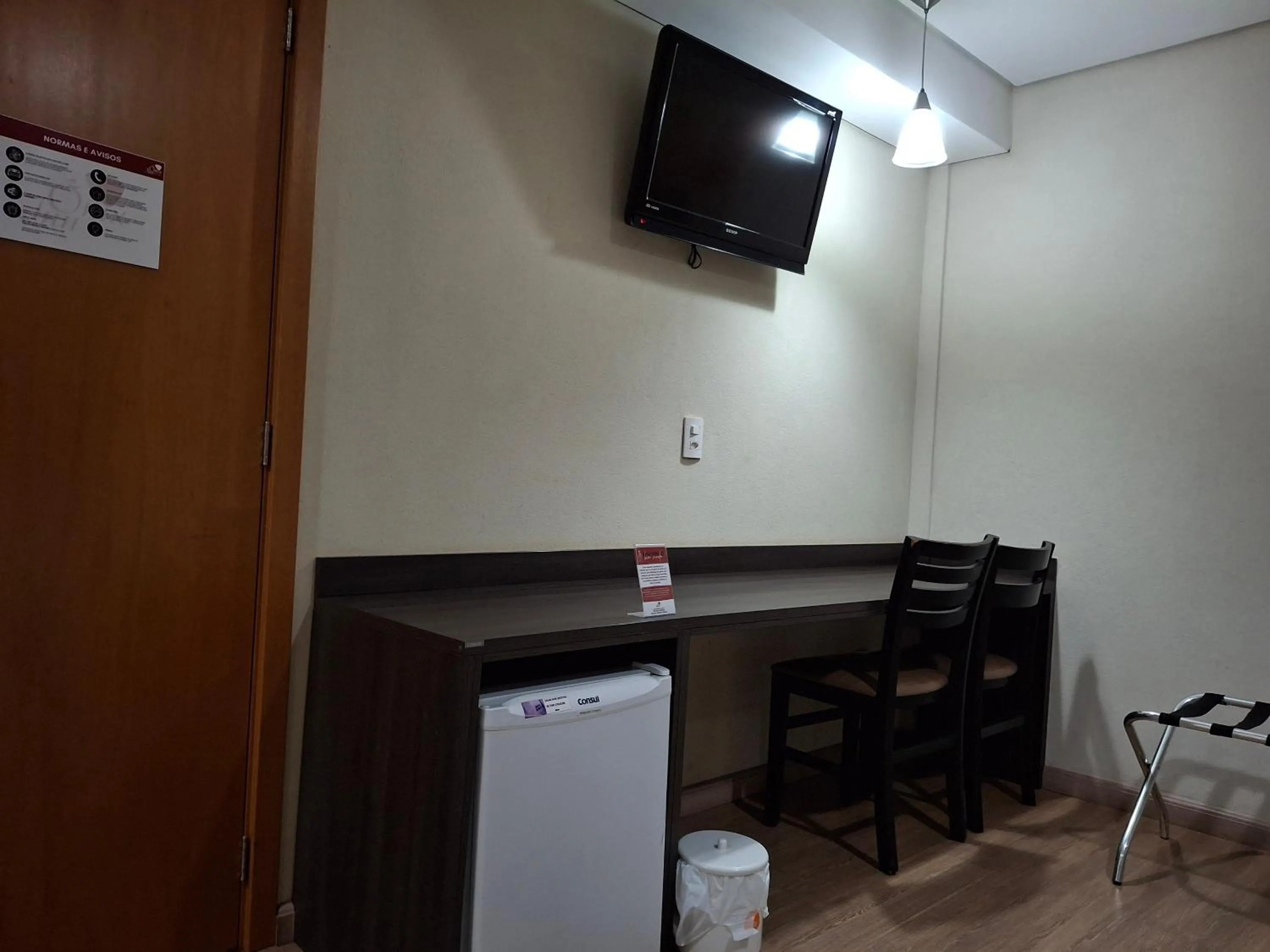 TV and multimedia in Ônix Inn Hotel Cravinhos