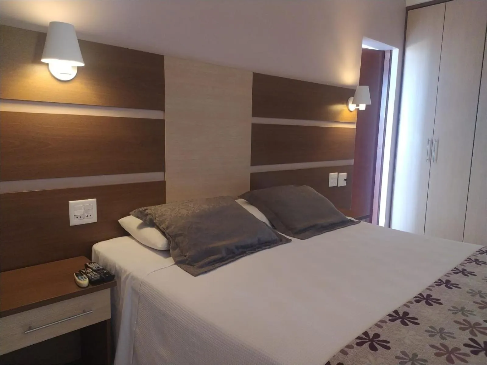 Photo of the whole room, Bed in Transamerica Araraquara