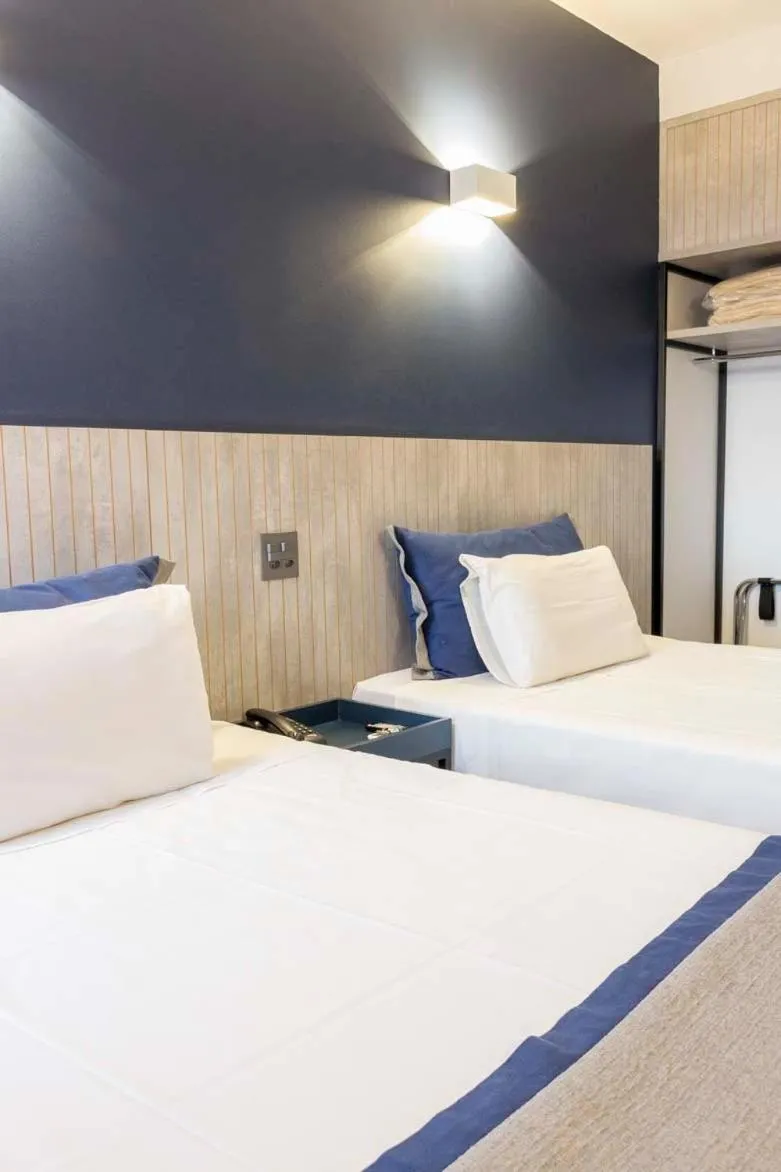 Photo of the whole room, Bed in Transamerica Araraquara