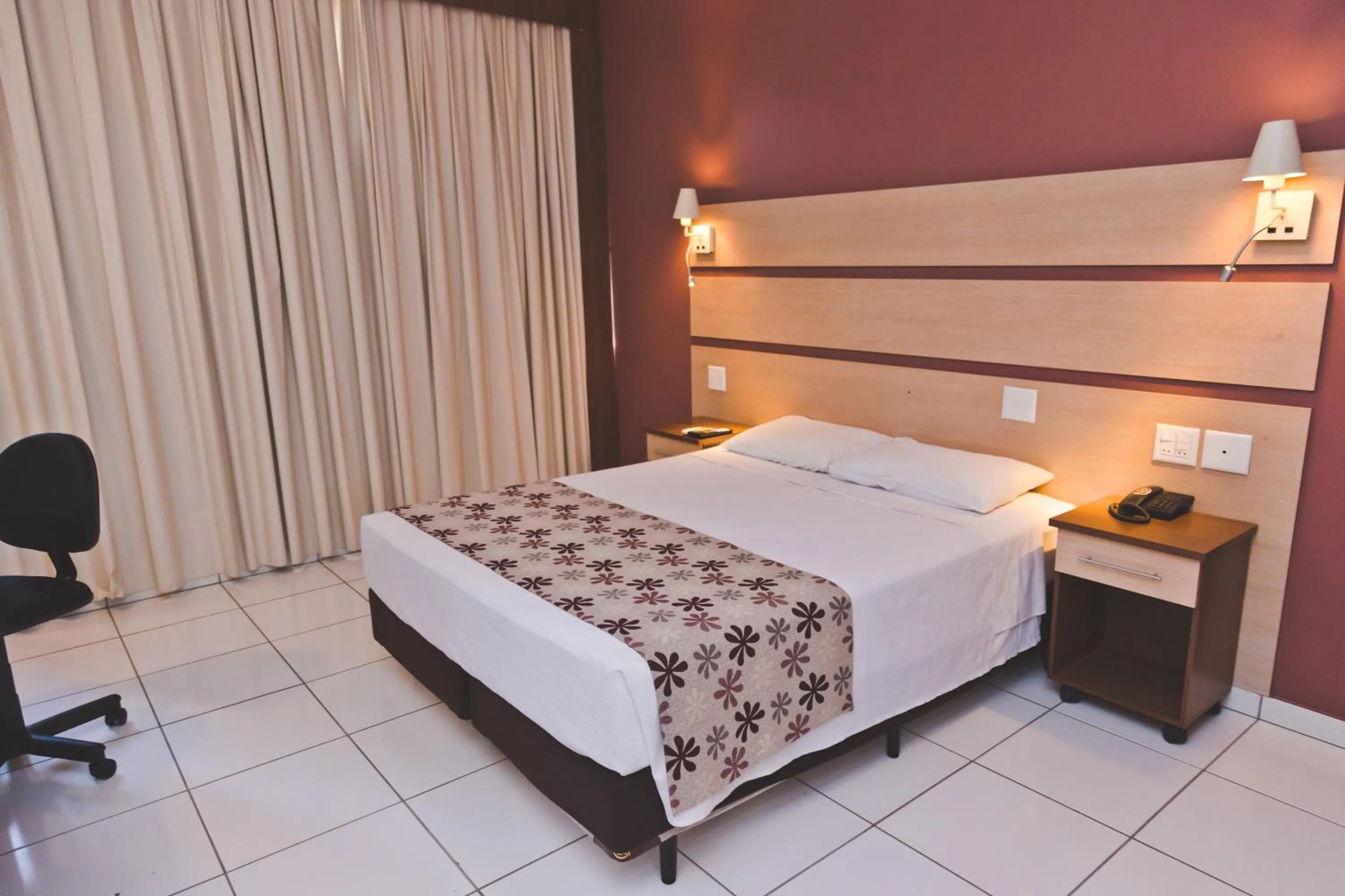 Photo of the whole room, Bed in Transamerica Araraquara