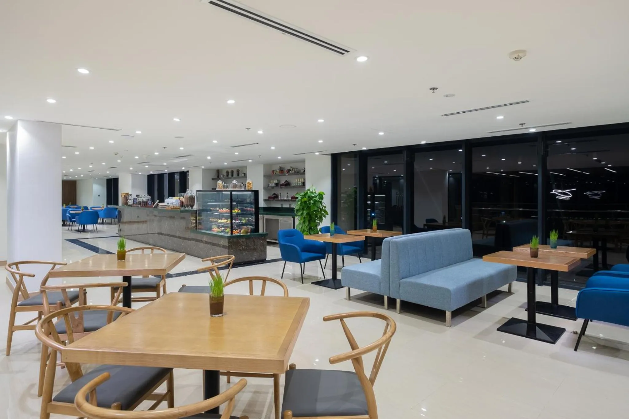 Restaurant/places to eat in Carinae Danang Hotel