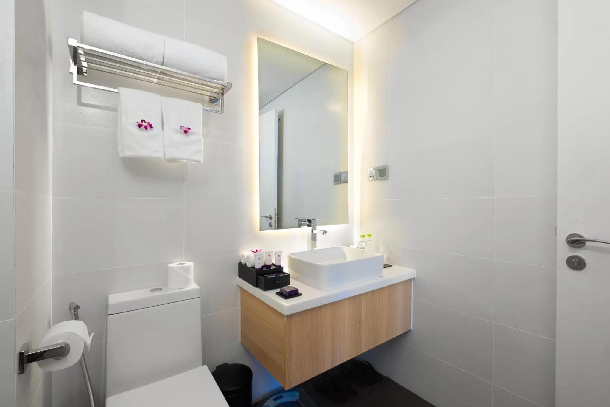 Toilet in Carinae Danang Hotel