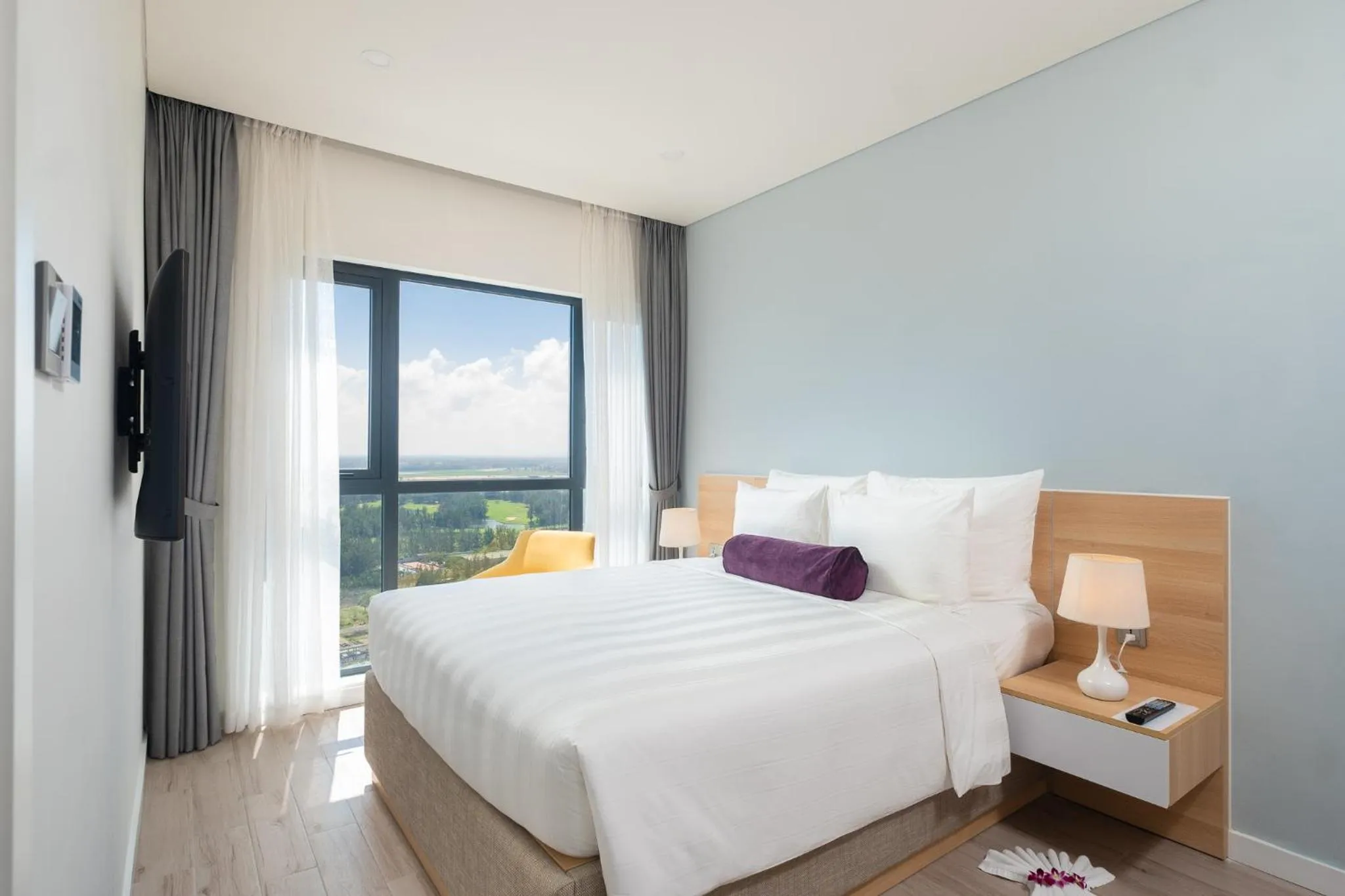 Bed in Carinae Danang Hotel