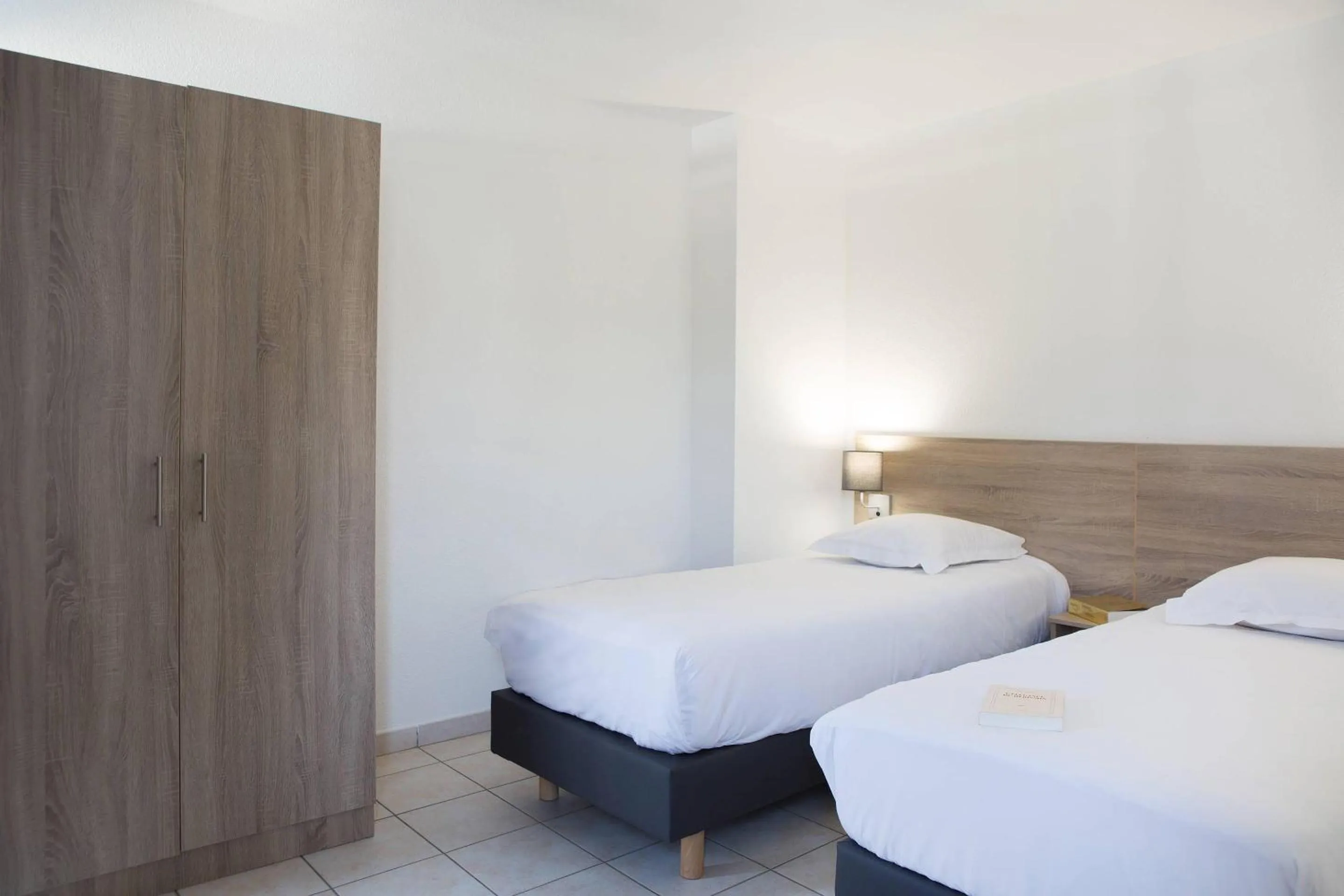 Bedroom, Bed in Comfort Aparthotel Divonne La Versoix