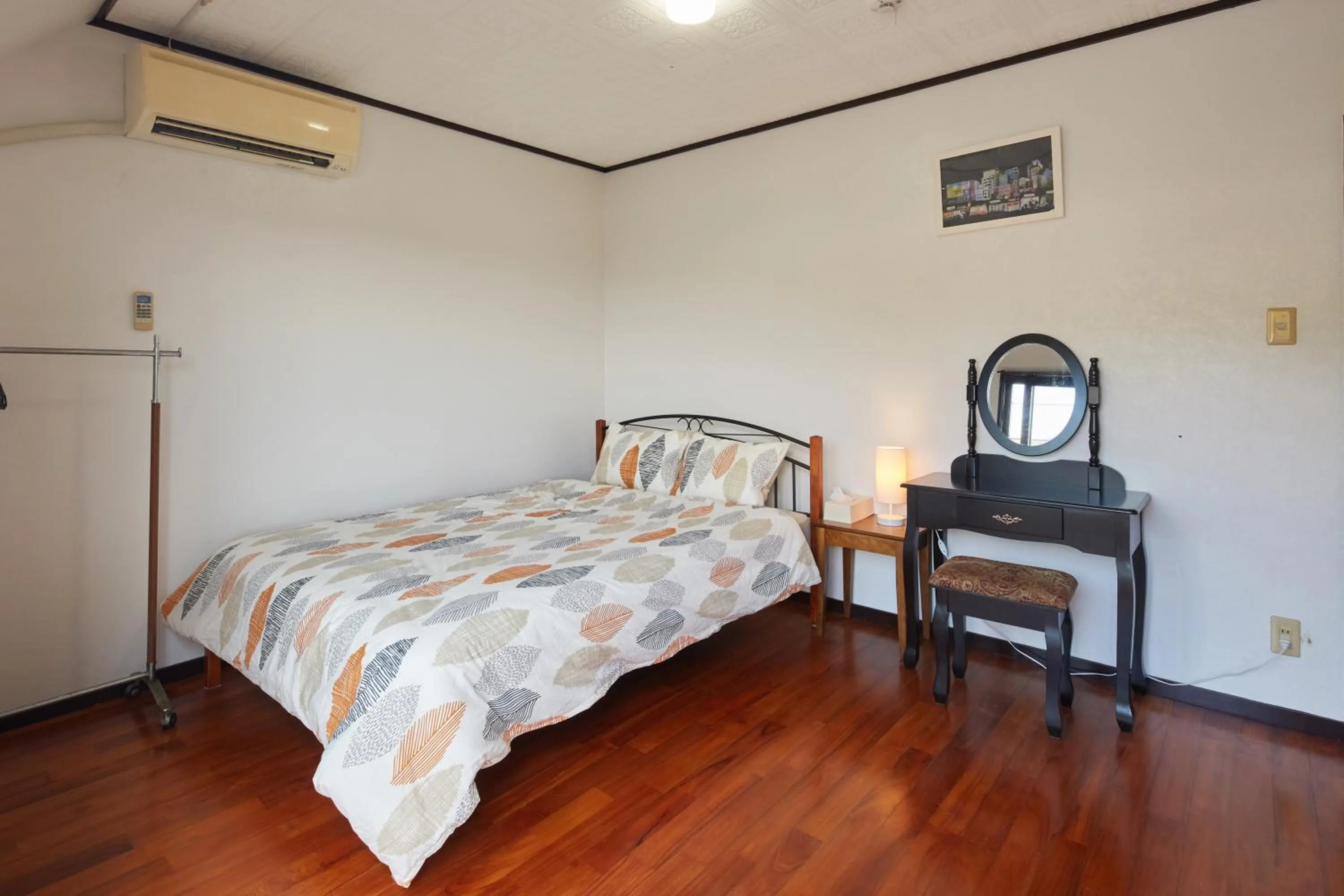 Bedroom, Bed in Wind Henza