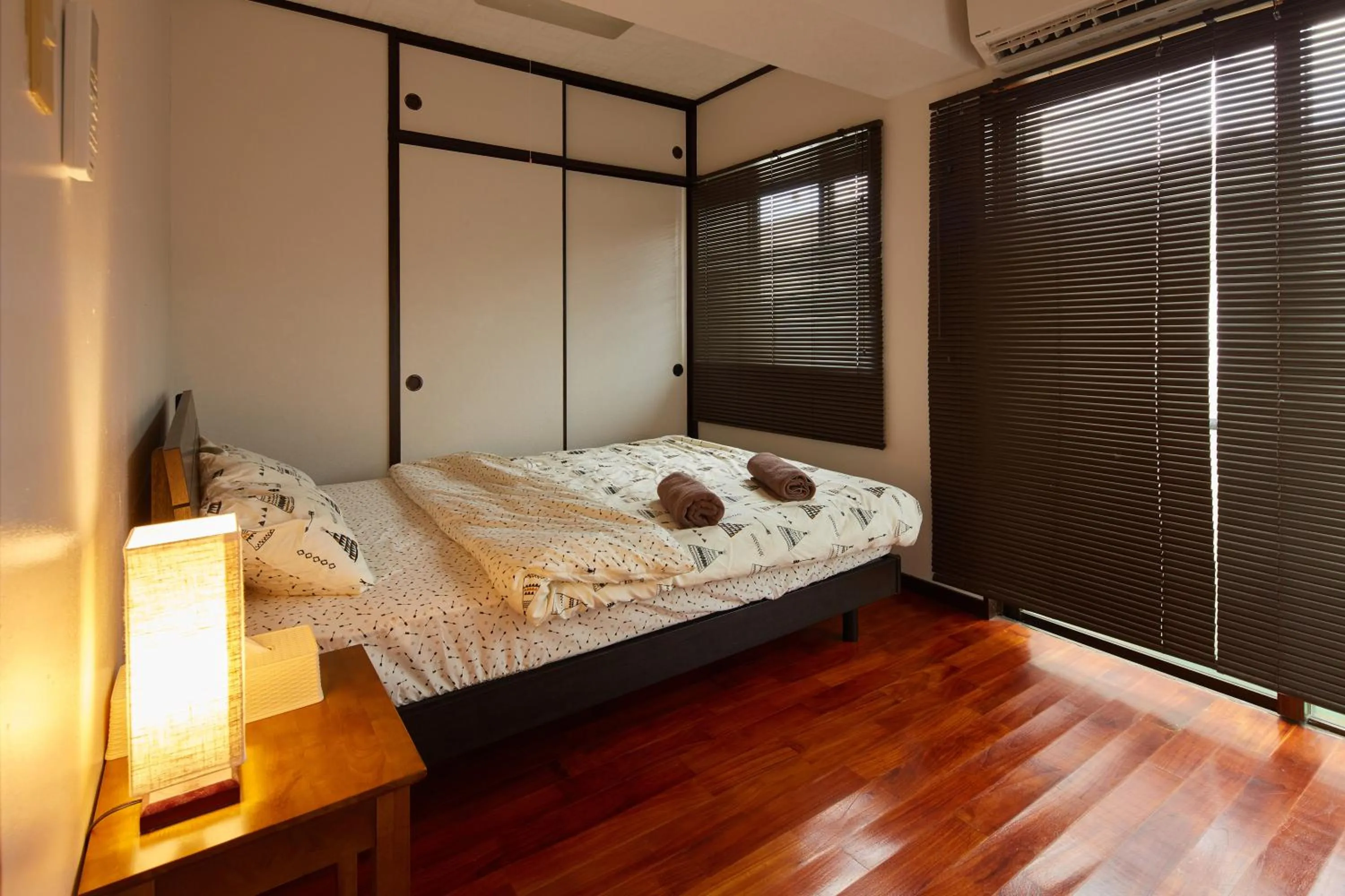 Bedroom, Bed in Wind Henza