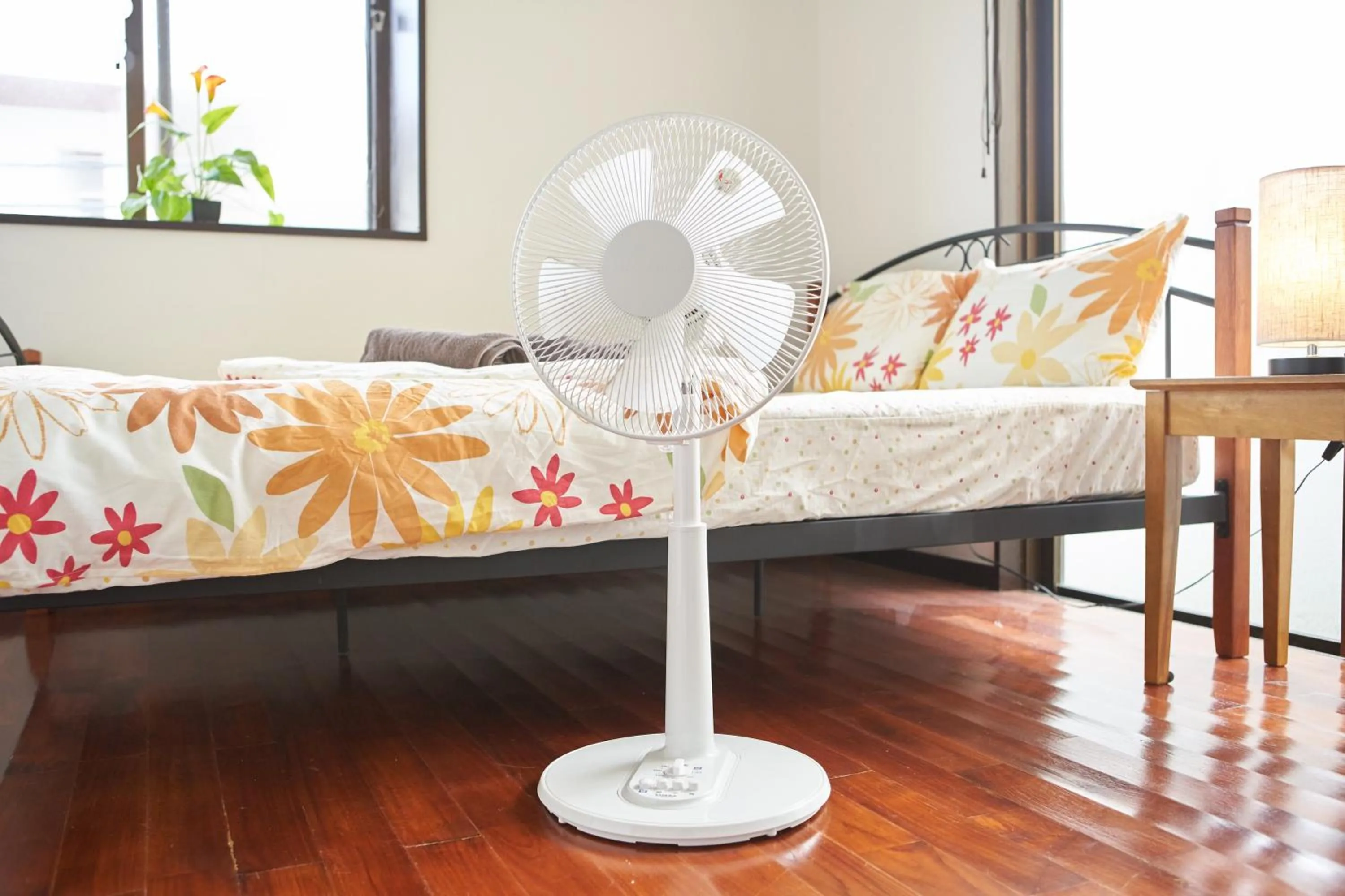 Bedroom, Bed in Wind Henza