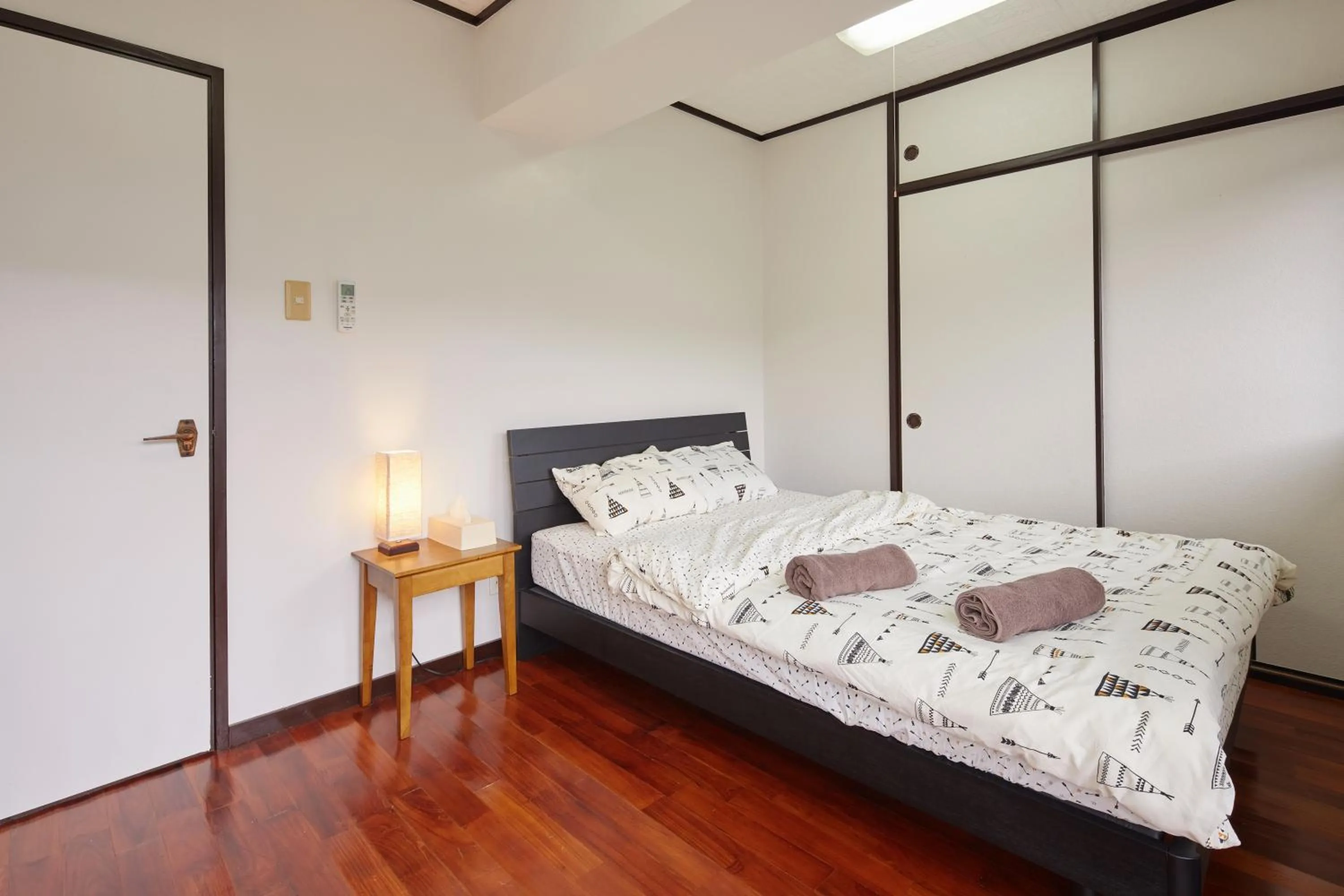 Bedroom, Bed in Wind Henza