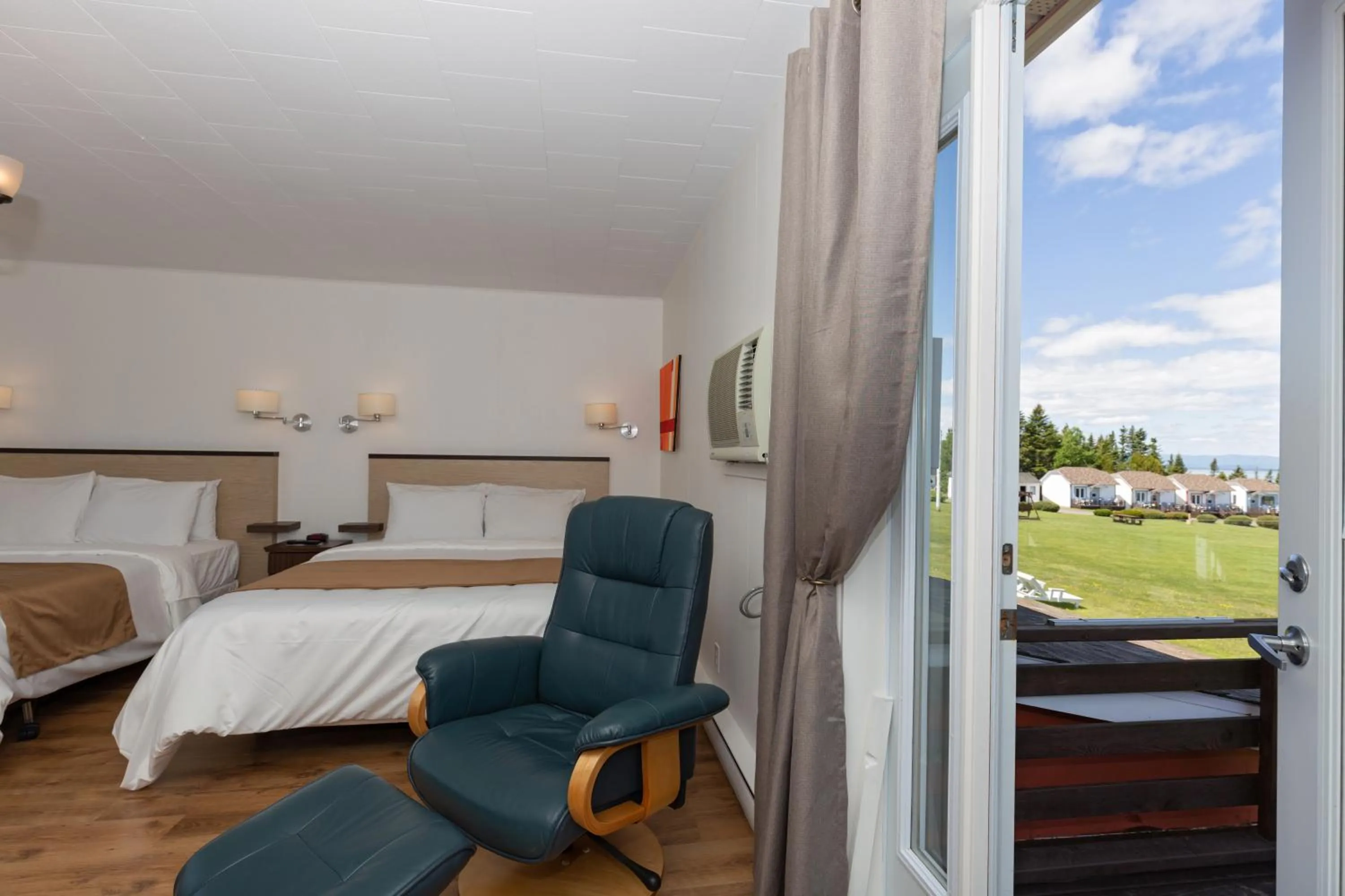 Bed in Motel au Fleuve d'Argent