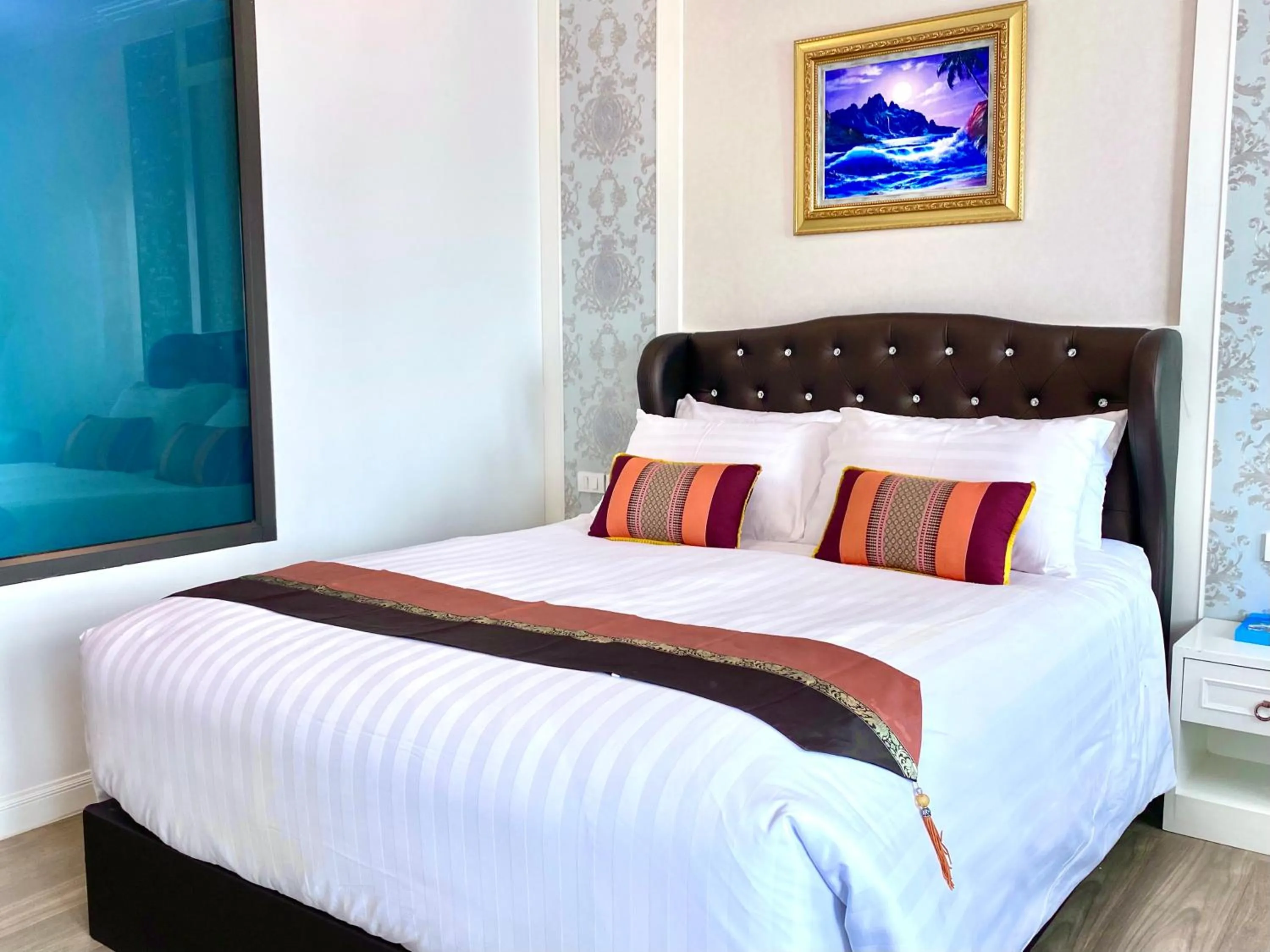 Superior Queen Room with Pool View in Banbua Grand Udon