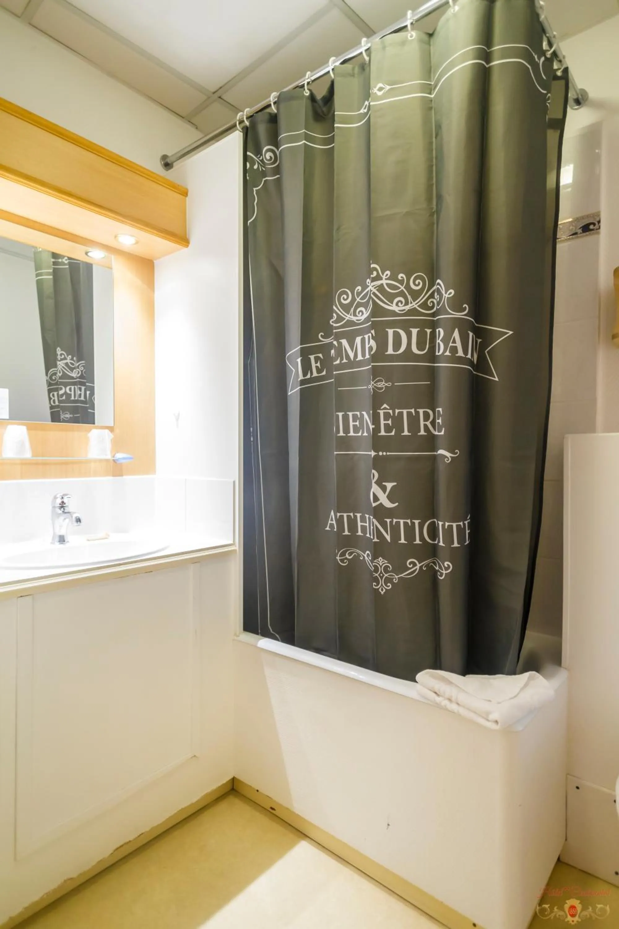 Bathroom in Hôtel Restaurant Continental