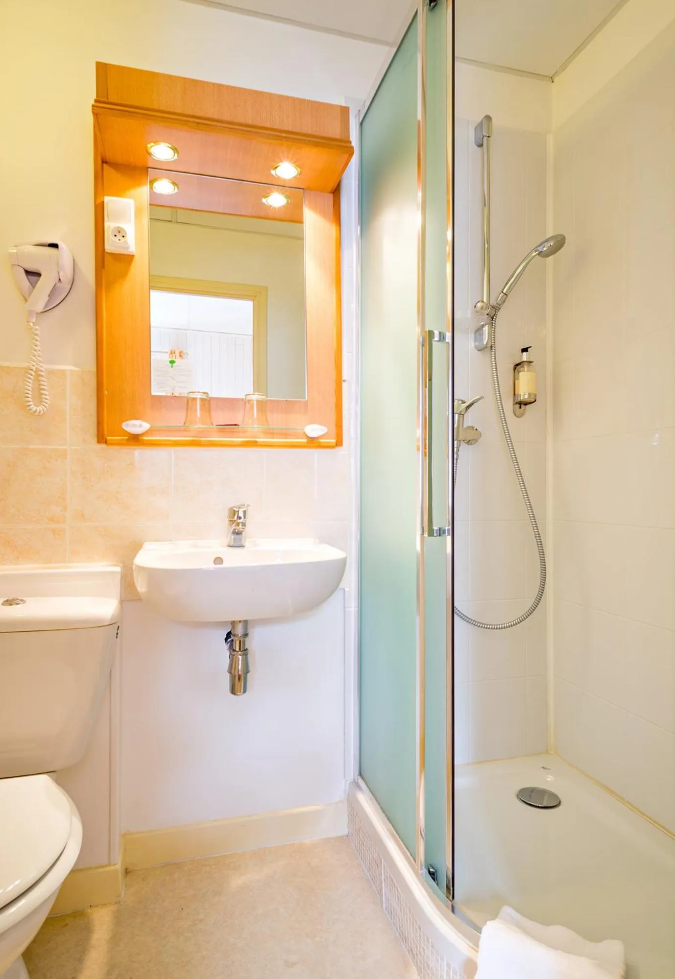 Shower in Hôtel Restaurant Continental