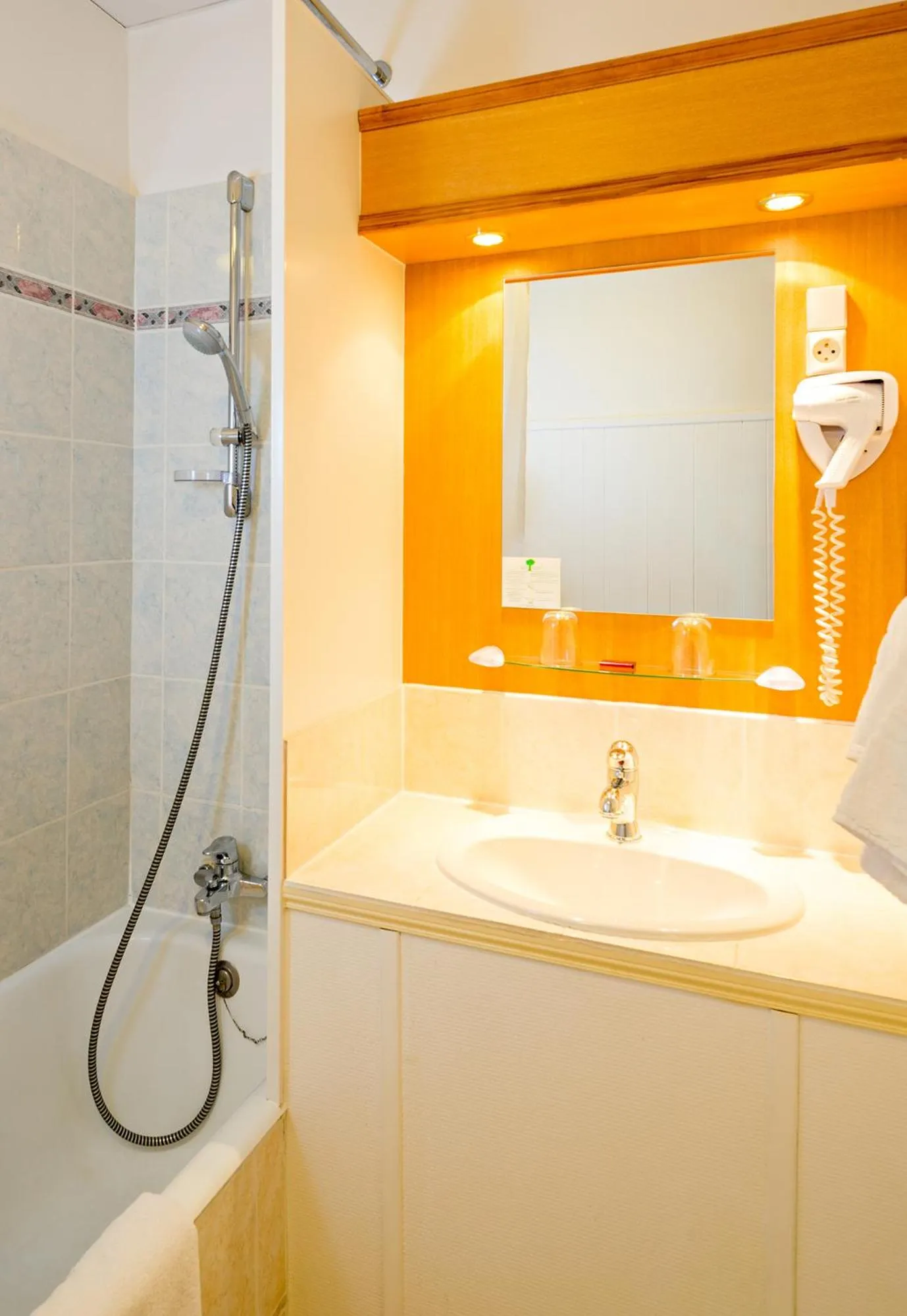 Bathroom in Hôtel Restaurant Continental