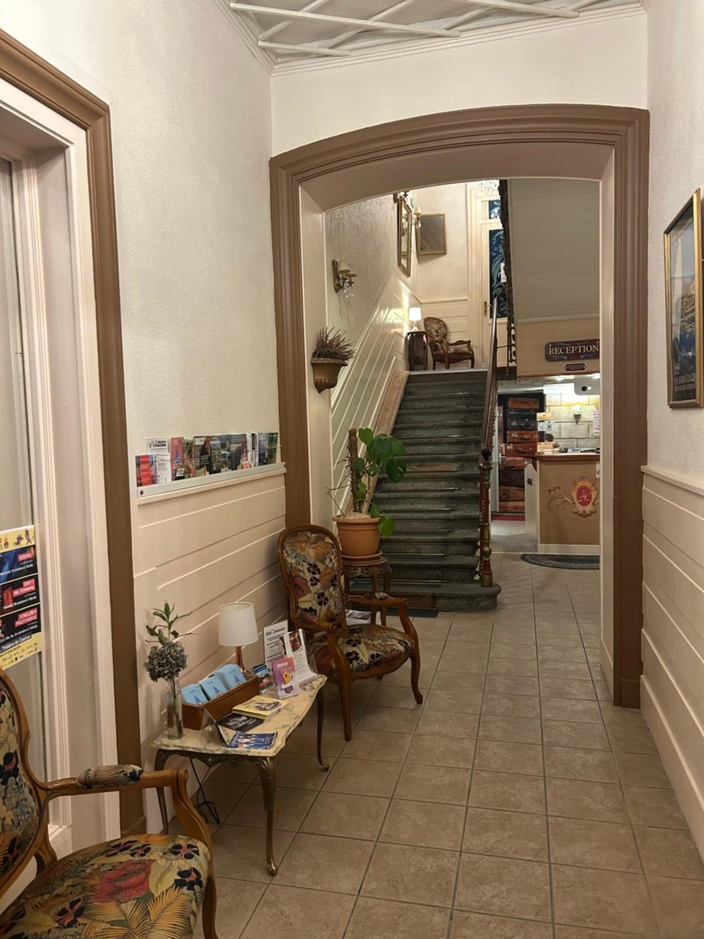 Facade/entrance in Hôtel Restaurant Continental