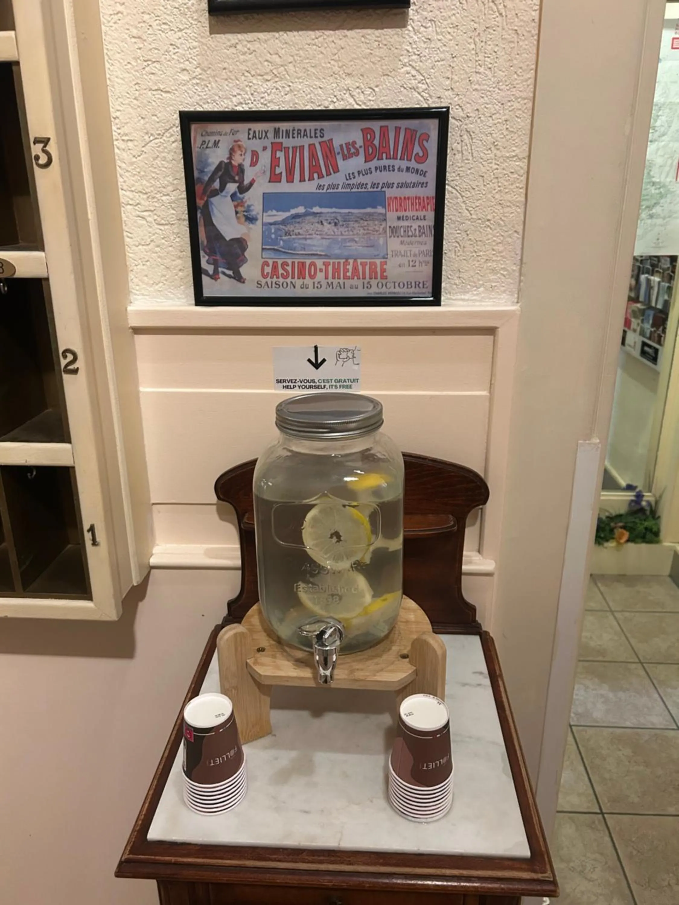 Lobby or reception in Hôtel Restaurant Continental