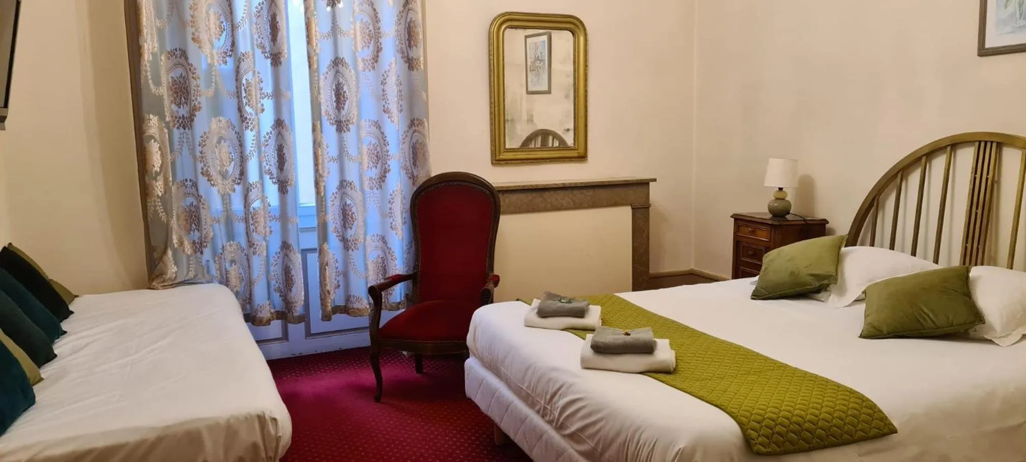 Bedroom, Bed in Hôtel Restaurant Continental