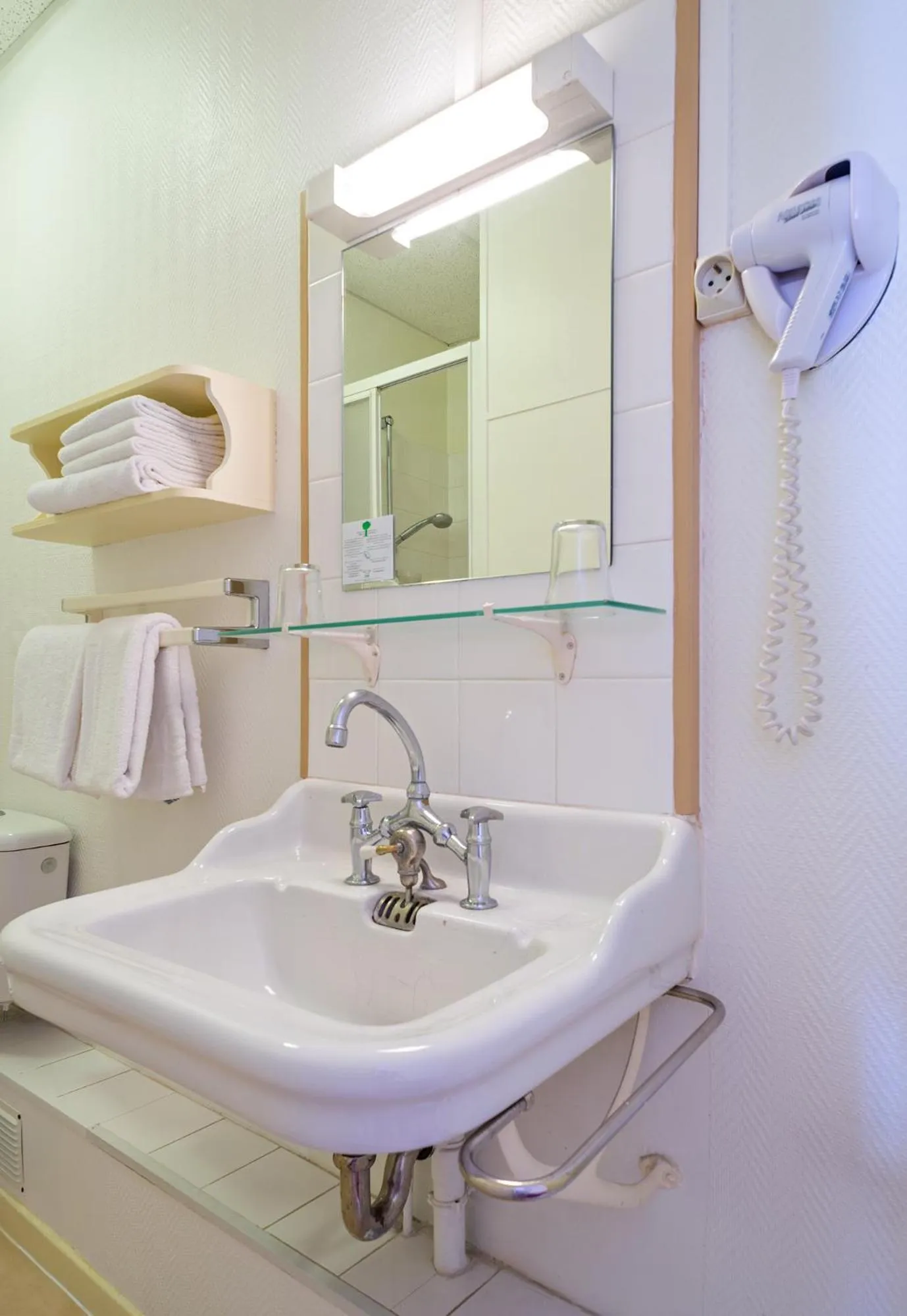 Bathroom in Hôtel Restaurant Continental