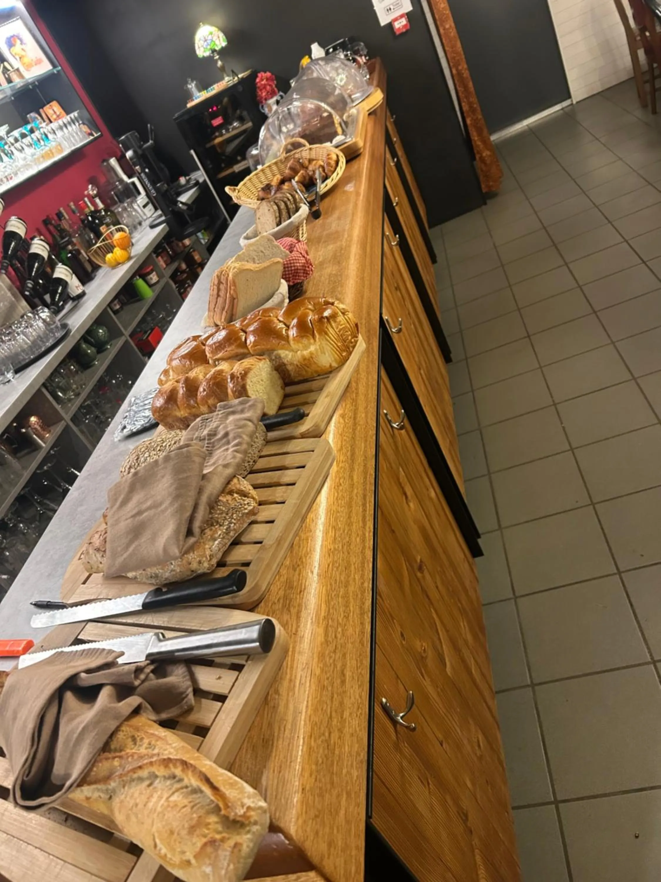 Food and drinks in Hôtel Restaurant Continental