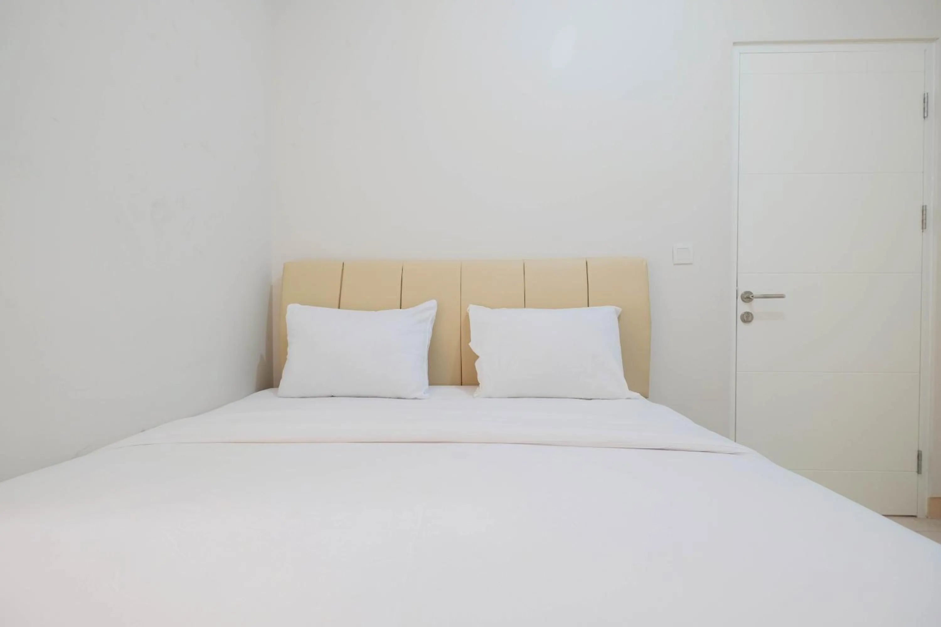 Bedroom, Bed in Minimalist 2BR Apartment The Springlake Summarecon By Travelio