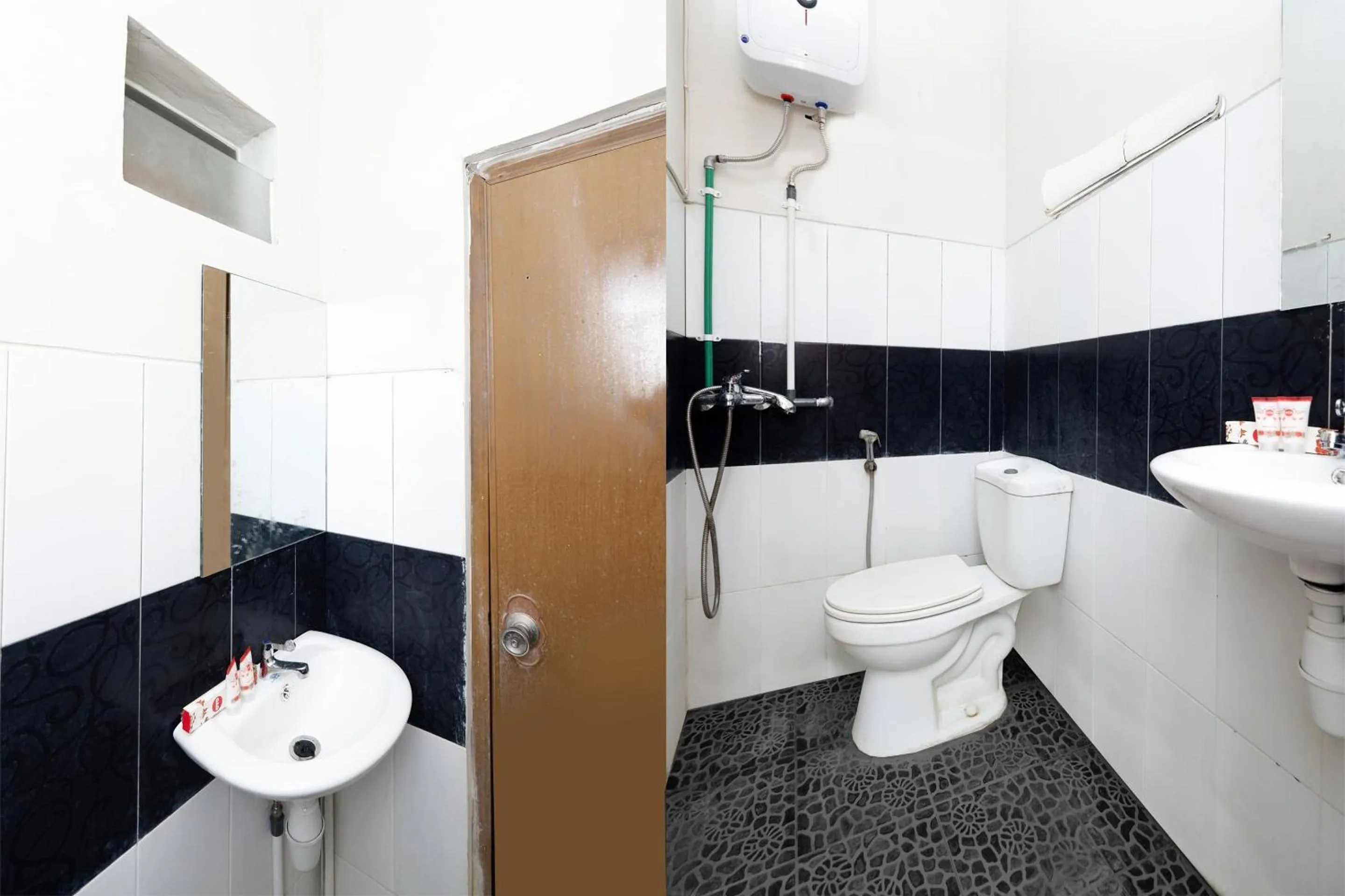 Bathroom in Hotel O Palebon Residence