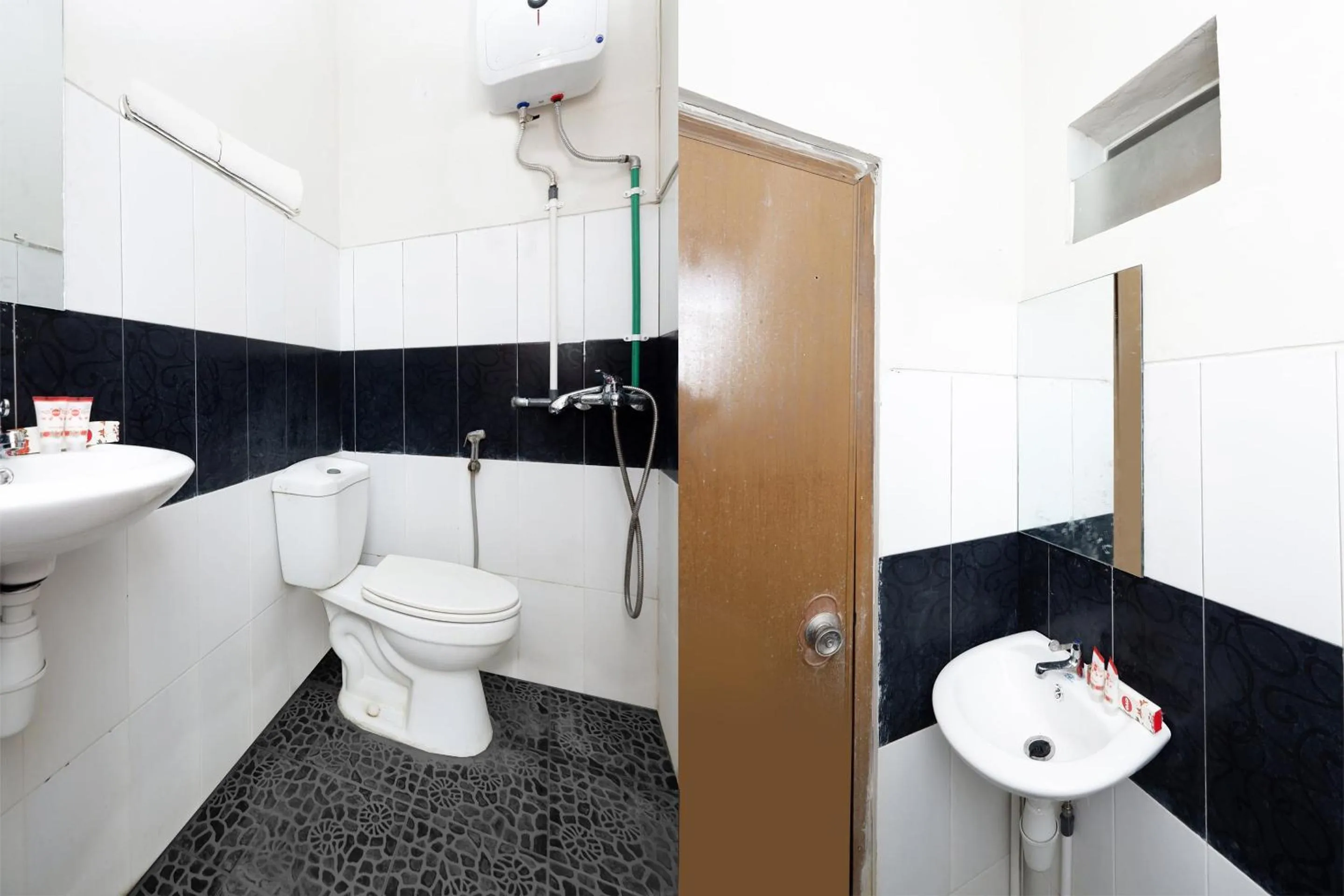 Bathroom in Hotel O Palebon Residence