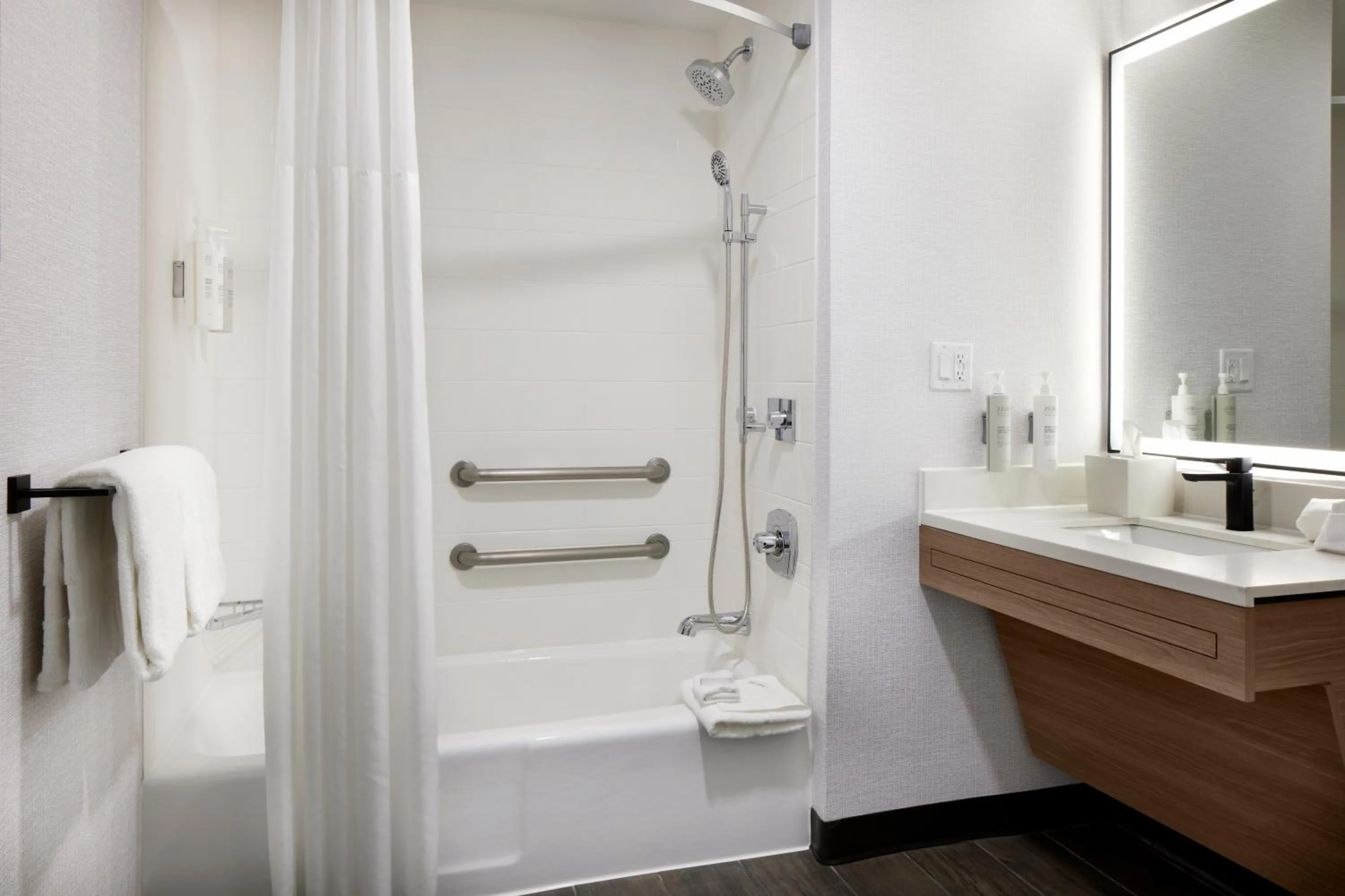 Shower in Hampton Inn Newark Airport