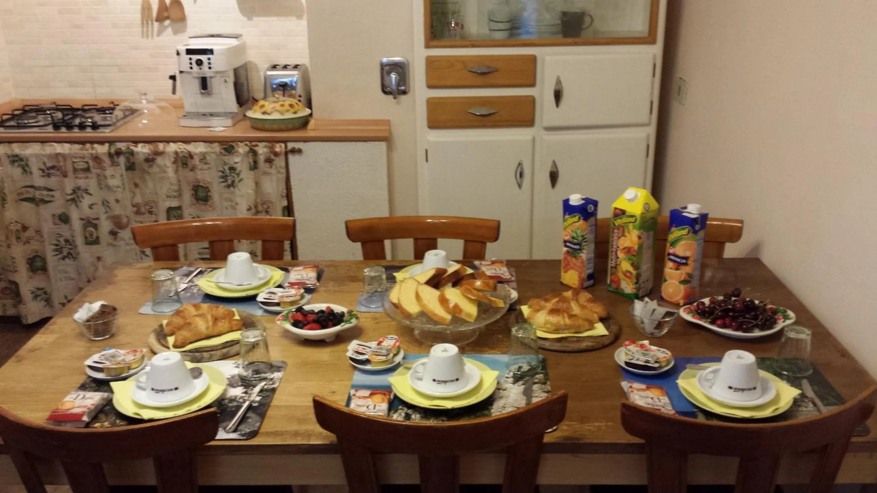 Communal kitchen in Bed and Breakfast al Cucherle