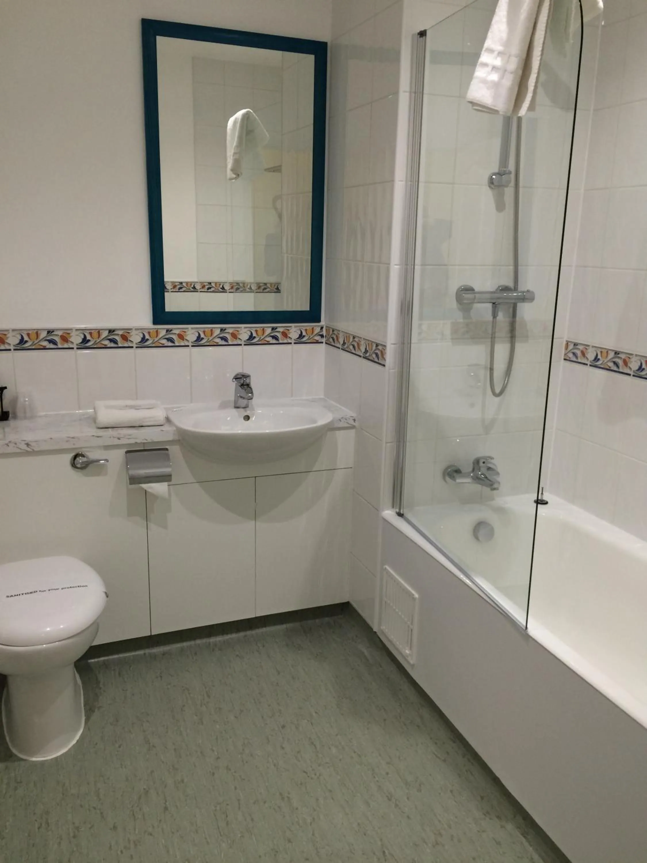 Bathroom in Quorn Grange Hotel