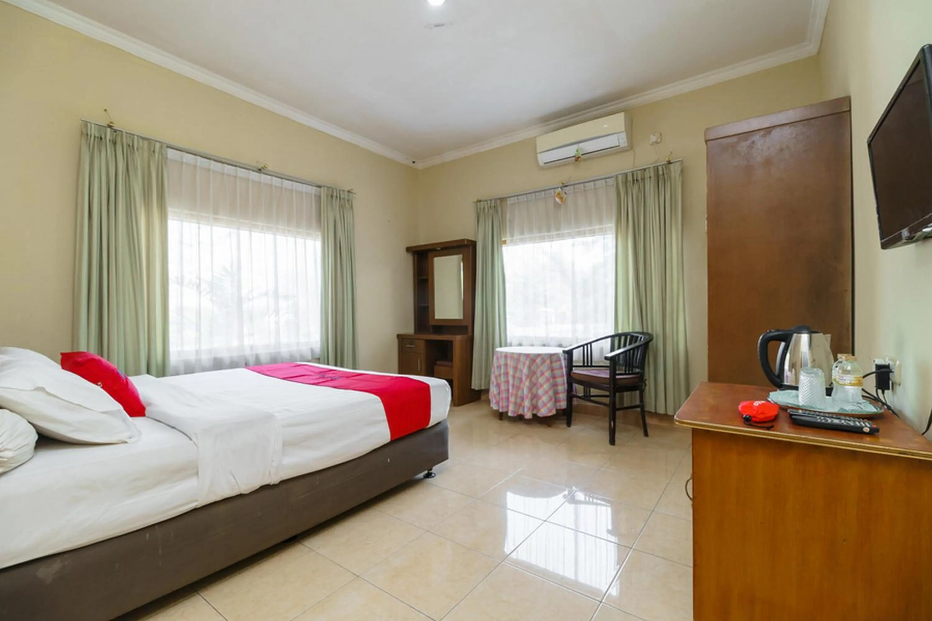 Bed in RedDoorz @ Jalan lintas Sumatera Lahat