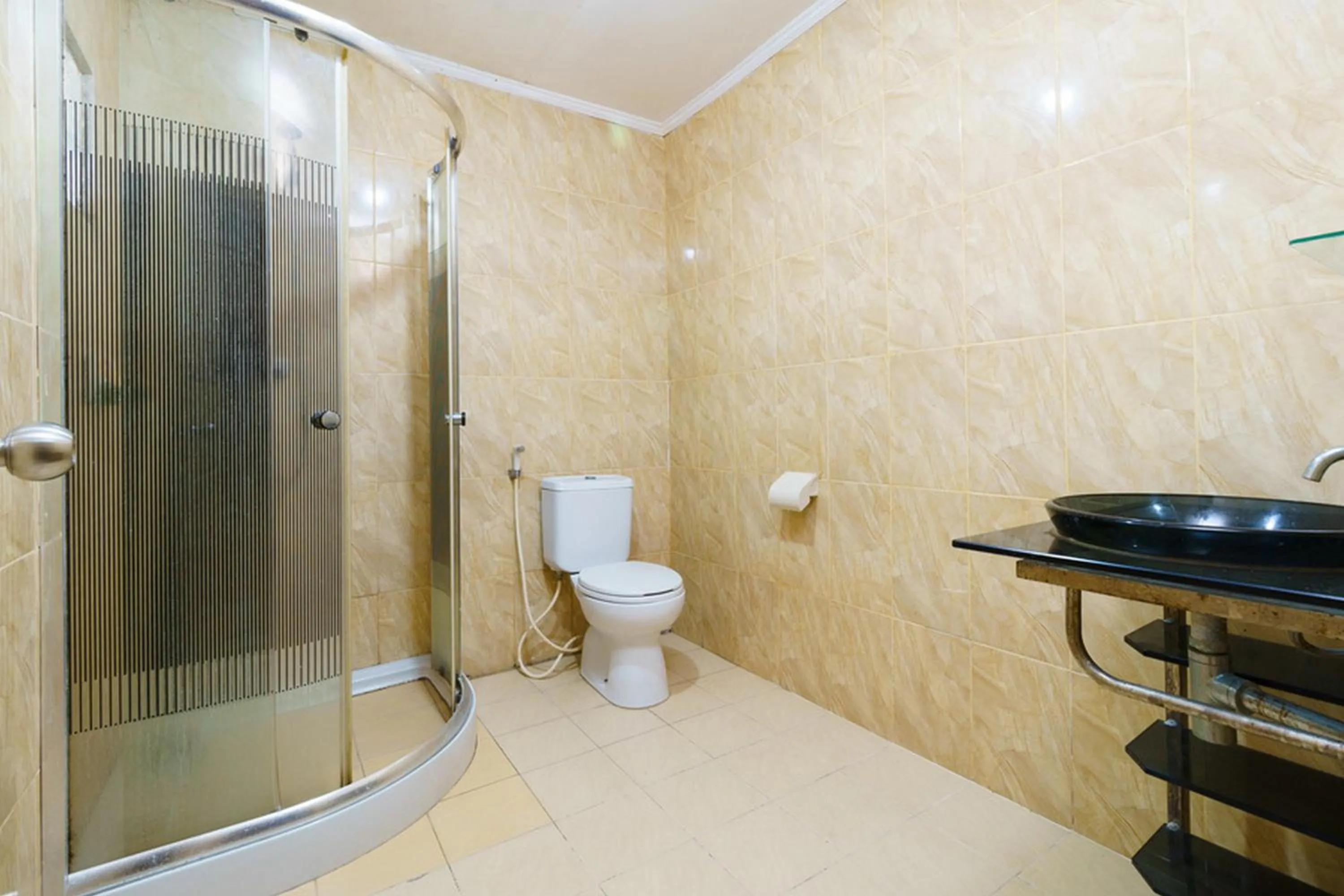 Bathroom in RedDoorz @ Jalan lintas Sumatera Lahat